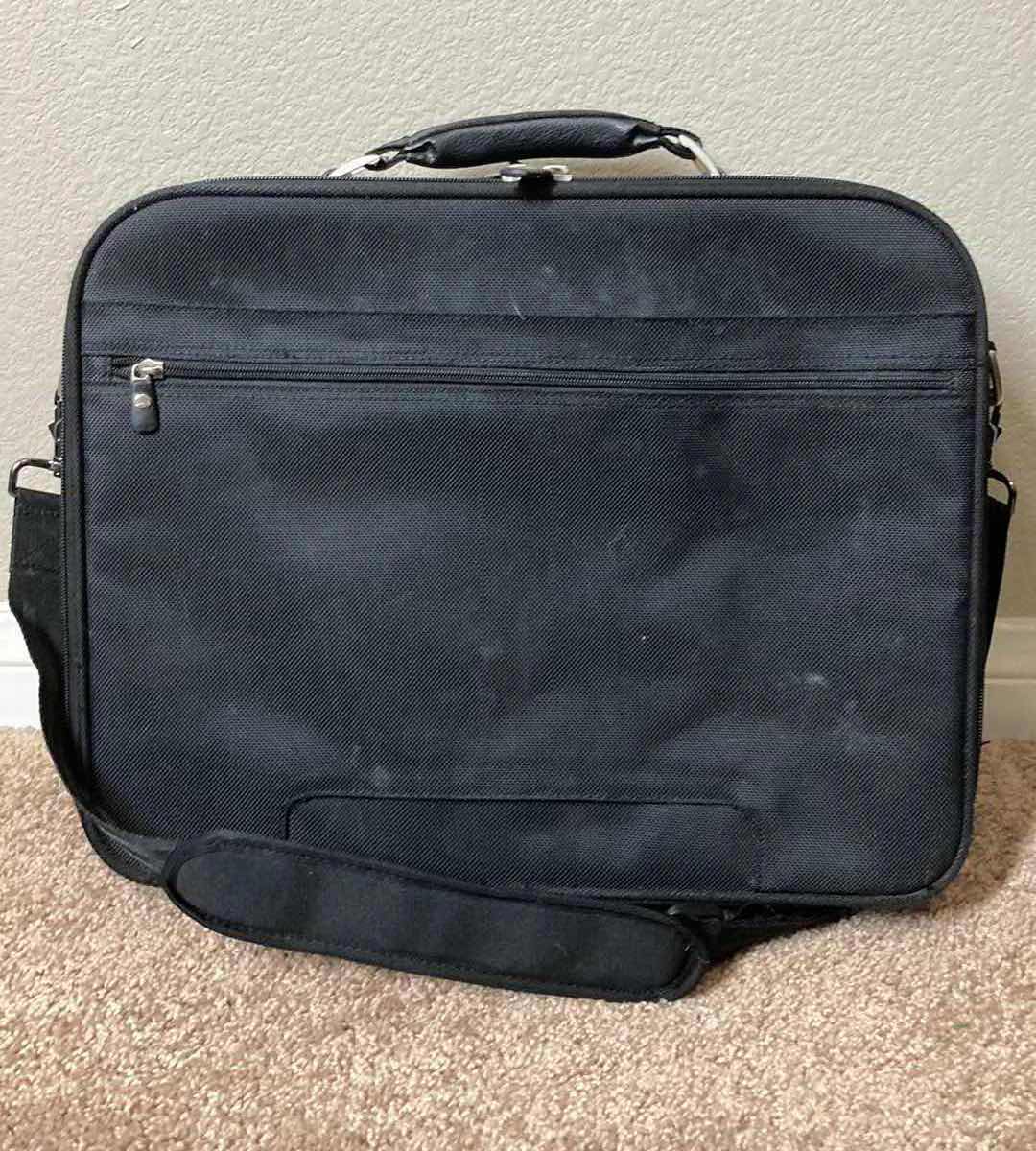 Photo 1 of DELL LAPTOP BAG & DELL DELUXE LAPTOP BAG