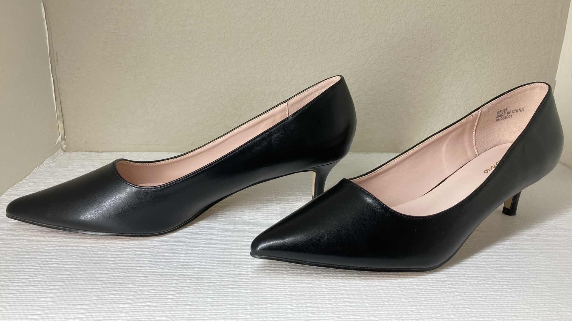 Photo 1 of GEN SHUO BLACK HEELS WOMENS SIZE 10