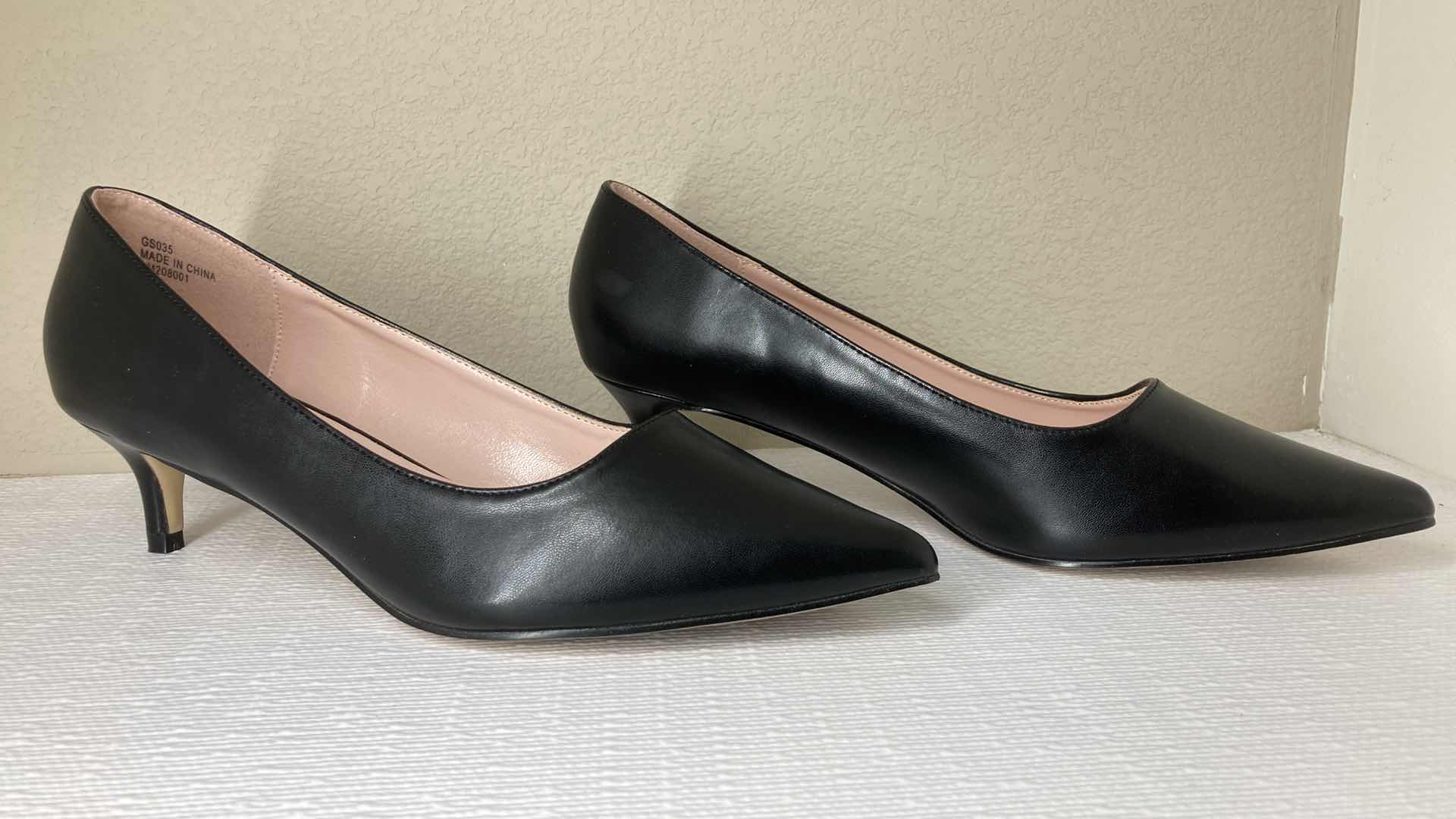 Photo 1 of GEN SHUO BLACK HEELS WOMENS SIZE 10