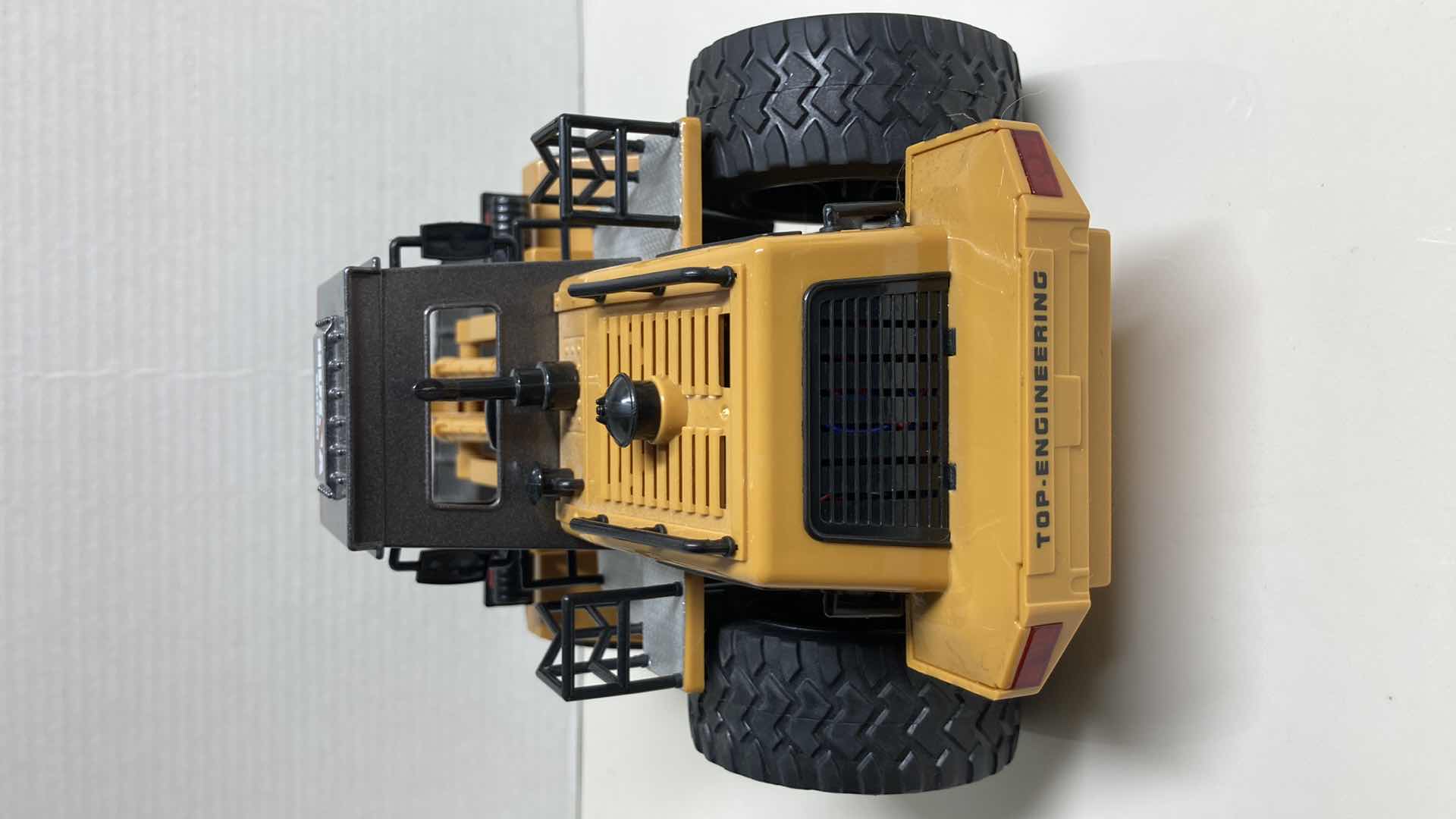Photo 5 of HUINA DIE CAST METAL & PLASTIC RC BULLDOZER W CONTROLLER