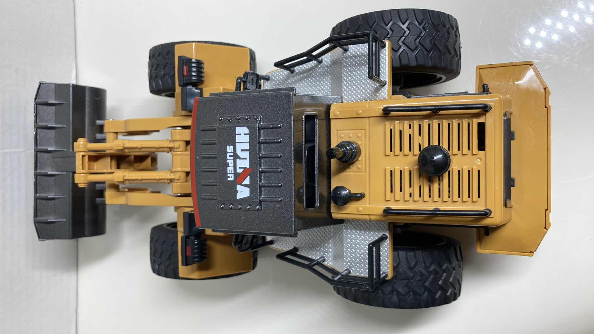 Photo 6 of HUINA DIE CAST METAL & PLASTIC RC BULLDOZER W CONTROLLER