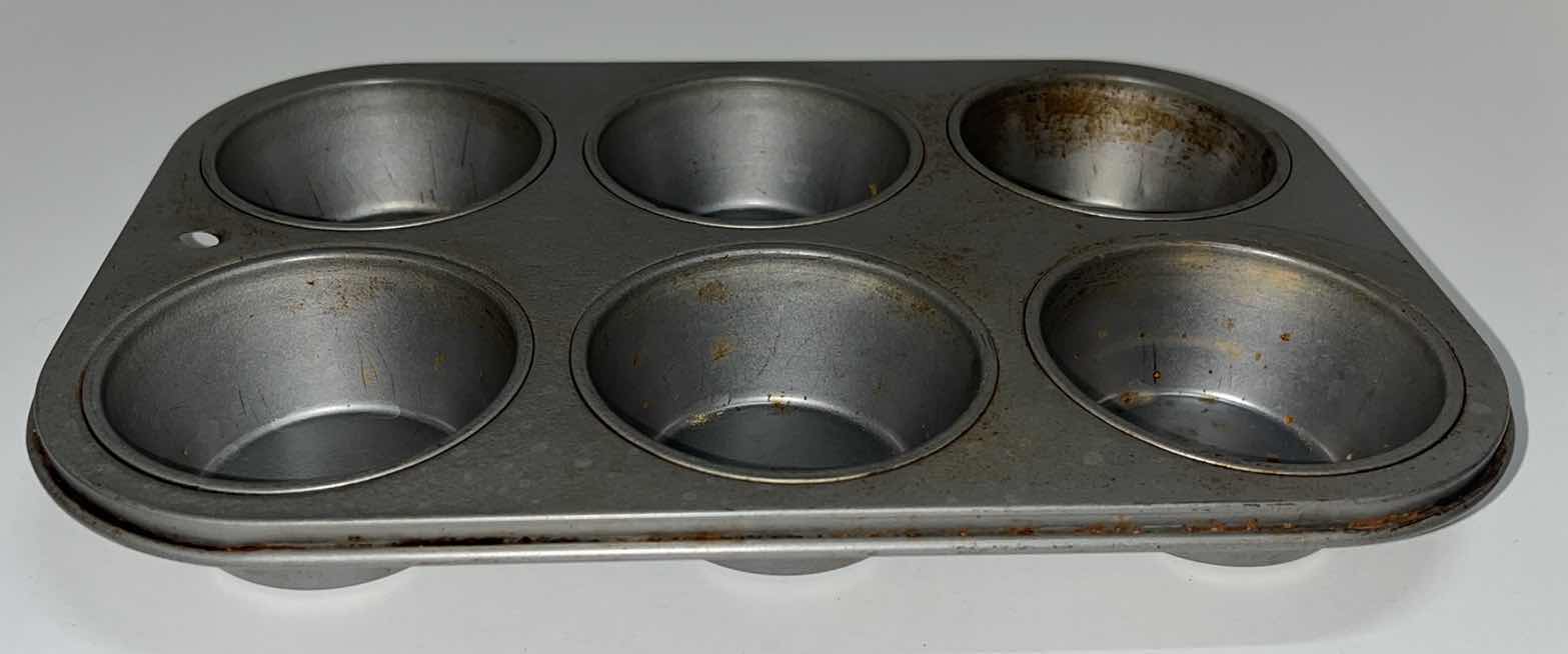 Photo 1 of CUPCAKE PAN 6 CT (1), TWELVE CT MINI CUPCAKE PANS (2), SIX CT MUFFIN PANS (2) & COOLING RACK 10.25 X 15.5” (1)
