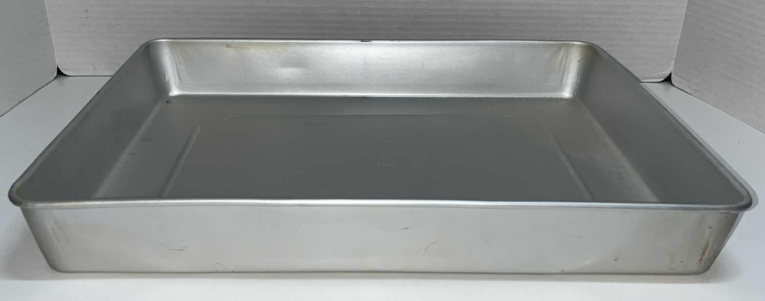 Photo 1 of CUPCAKE PAN 24 CT (1) & WILTON ALUMINUM 16” X 11.75” CAKE PAN (1)