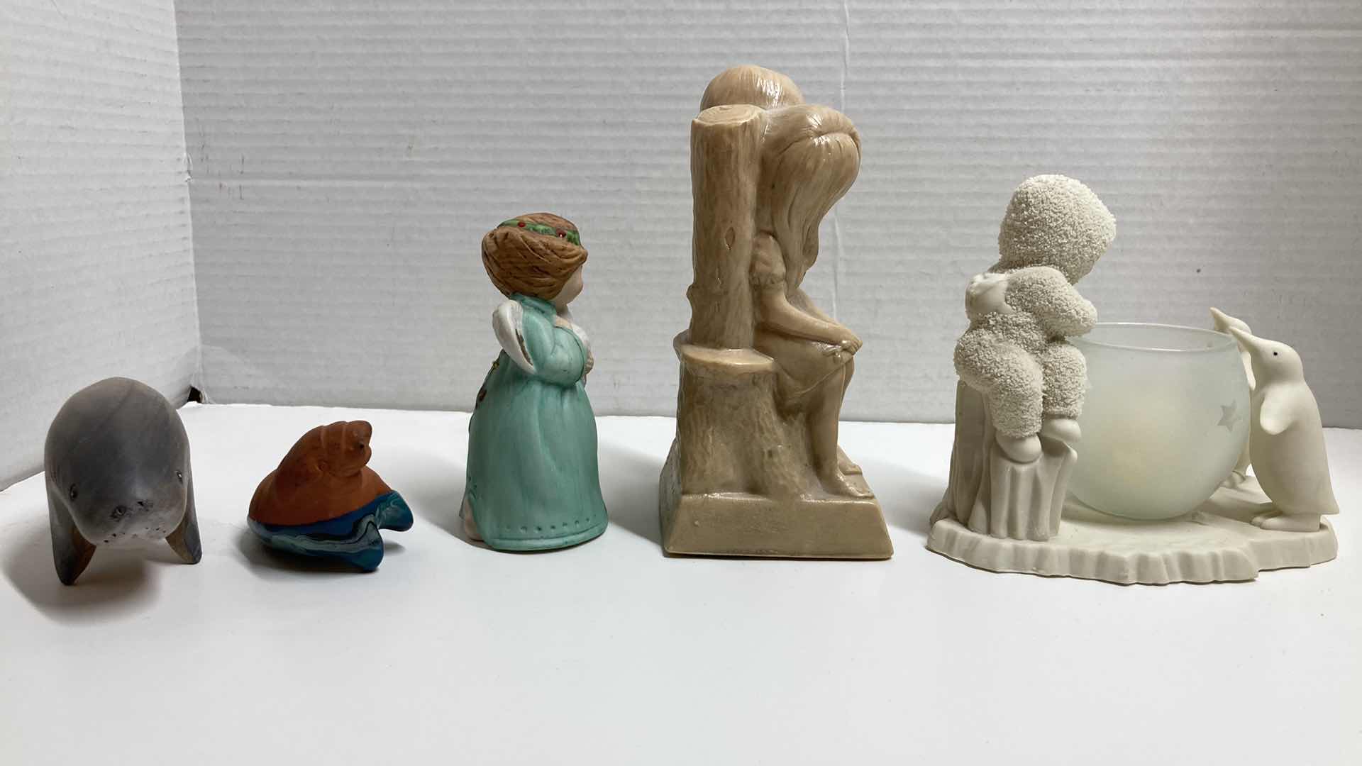 Photo 1 of FIGURINES (5)
