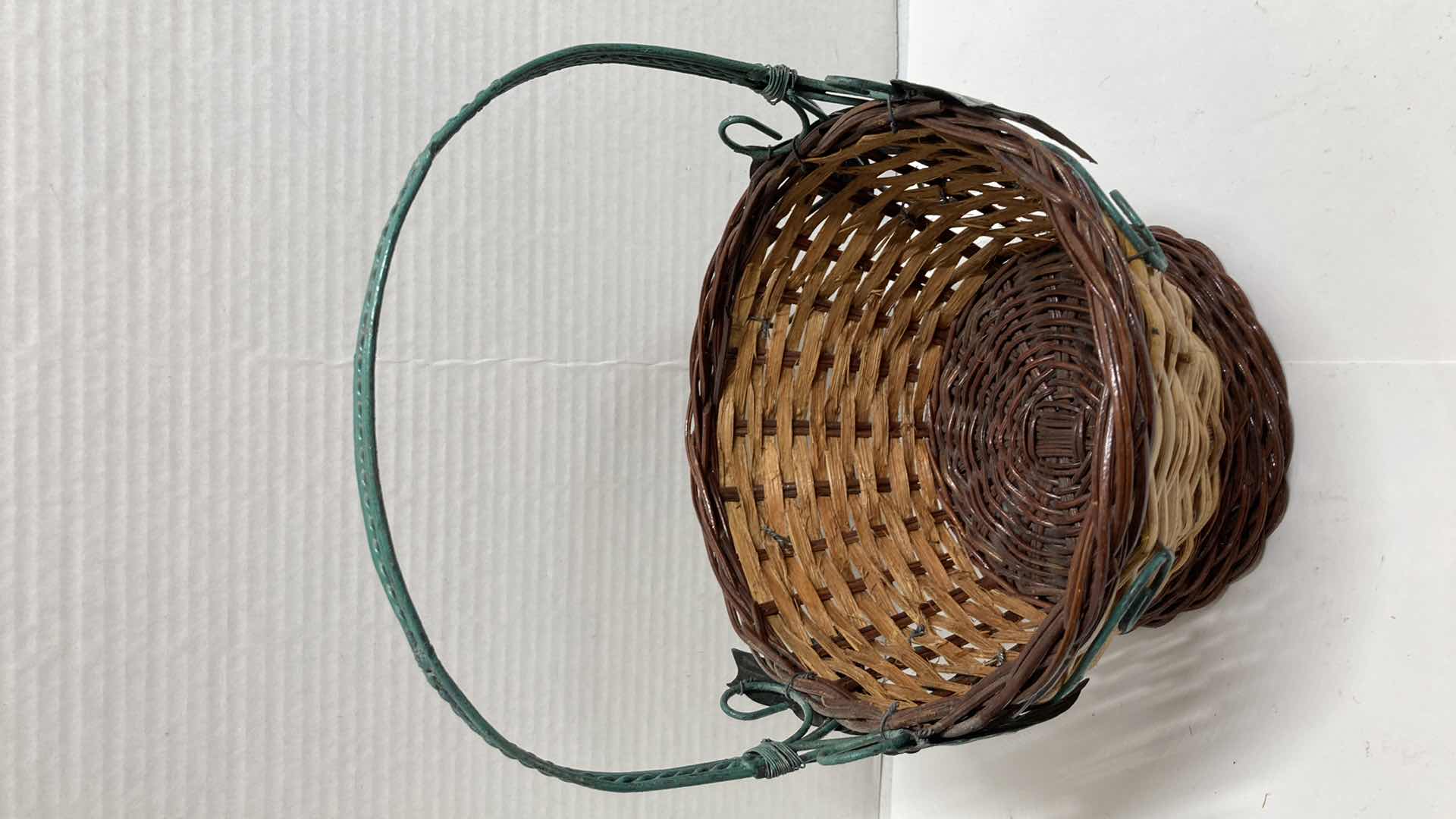 Photo 1 of IVY WICKER & METAL BASKET W WIRE APPLE BASKETS (4)