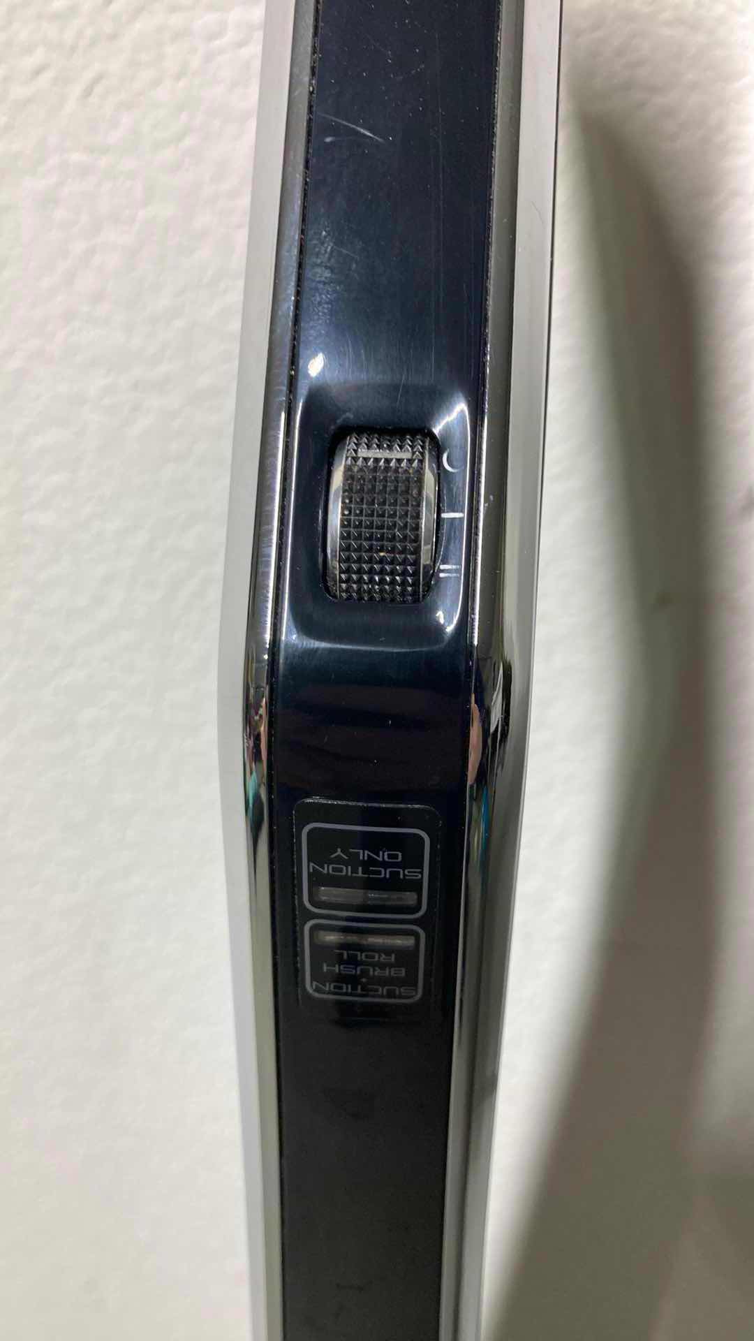 Photo 1 of HOOVER LINX WIND TUNNEL TECH CORDLESS VACUUM W BATTERY & CHARGER