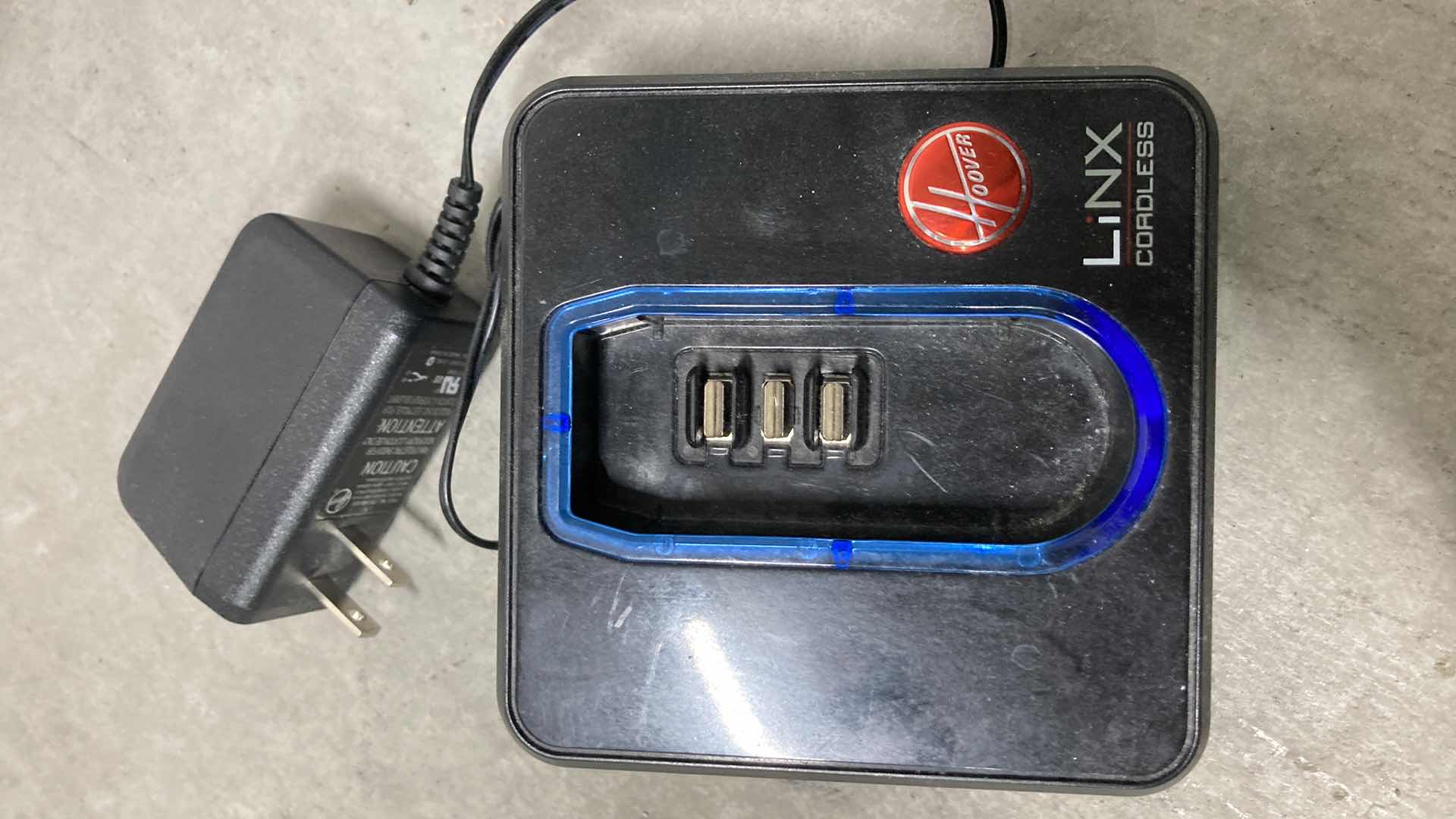 Photo 1 of HOOVER LINX WIND TUNNEL TECH CORDLESS VACUUM W BATTERY & CHARGER