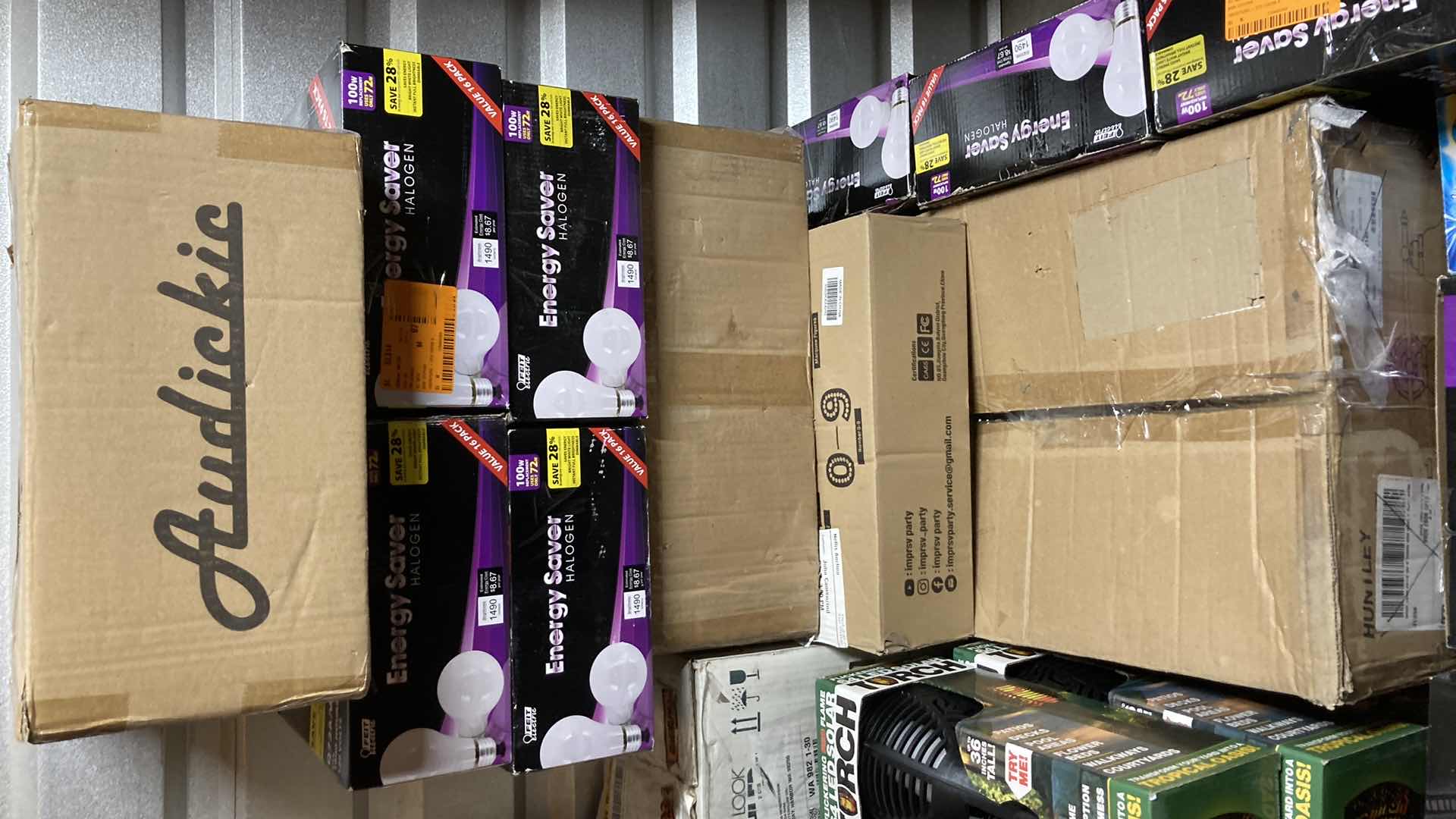 Photo 1 of HOUSEHOLD LIGHTING, LIGHT BULBS & HALLOWEEN LANTERNS ON PALLET (APPROX 30 ITEMS) 