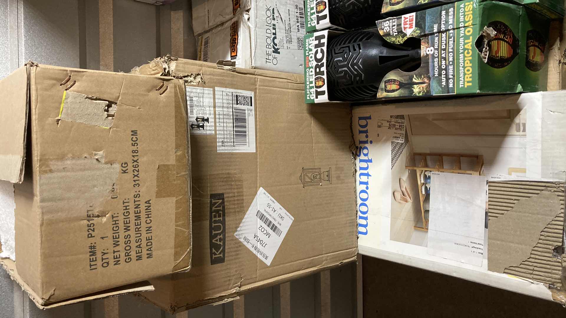 Photo 1 of HOUSEHOLD LIGHTING, LIGHT BULBS & HALLOWEEN LANTERNS ON PALLET (APPROX 30 ITEMS) 