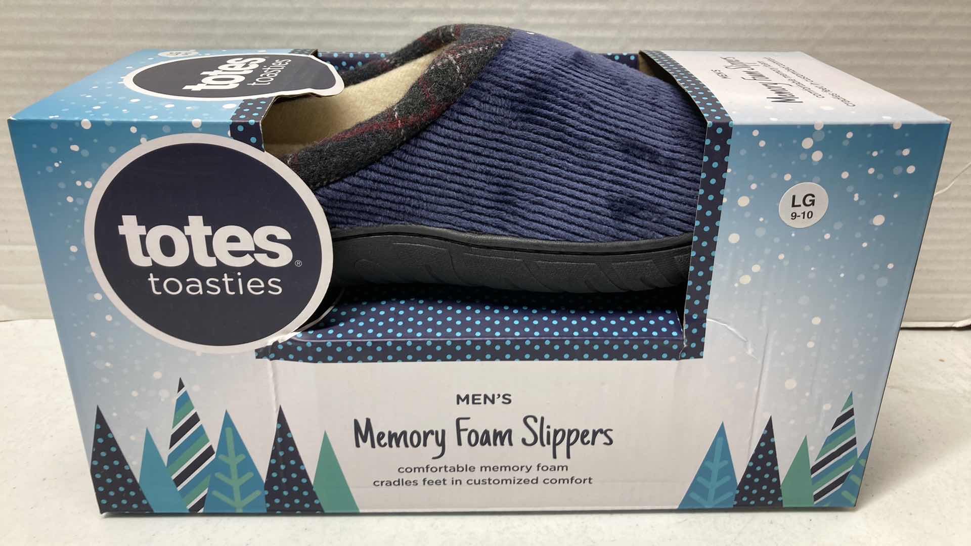 Photo 1 of NEW TOTES TOASTIES MEMORY FOAM SLIPPERS MENS SIZE LG 9-10 & WOMENS SIZE LG 8-9 (2)