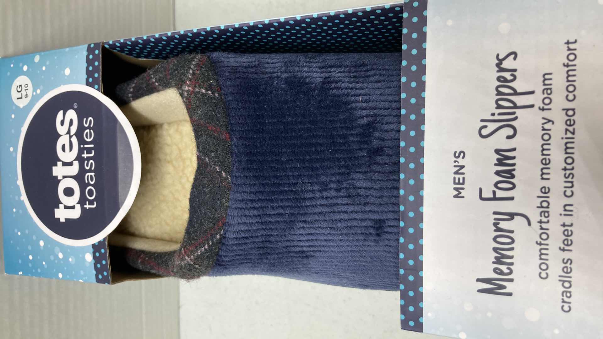 Photo 1 of NEW TOTES TOASTIES MEMORY FOAM SLIPPERS MENS SIZE LG 9-10 & WOMENS SIZE LG 8-9 (2)