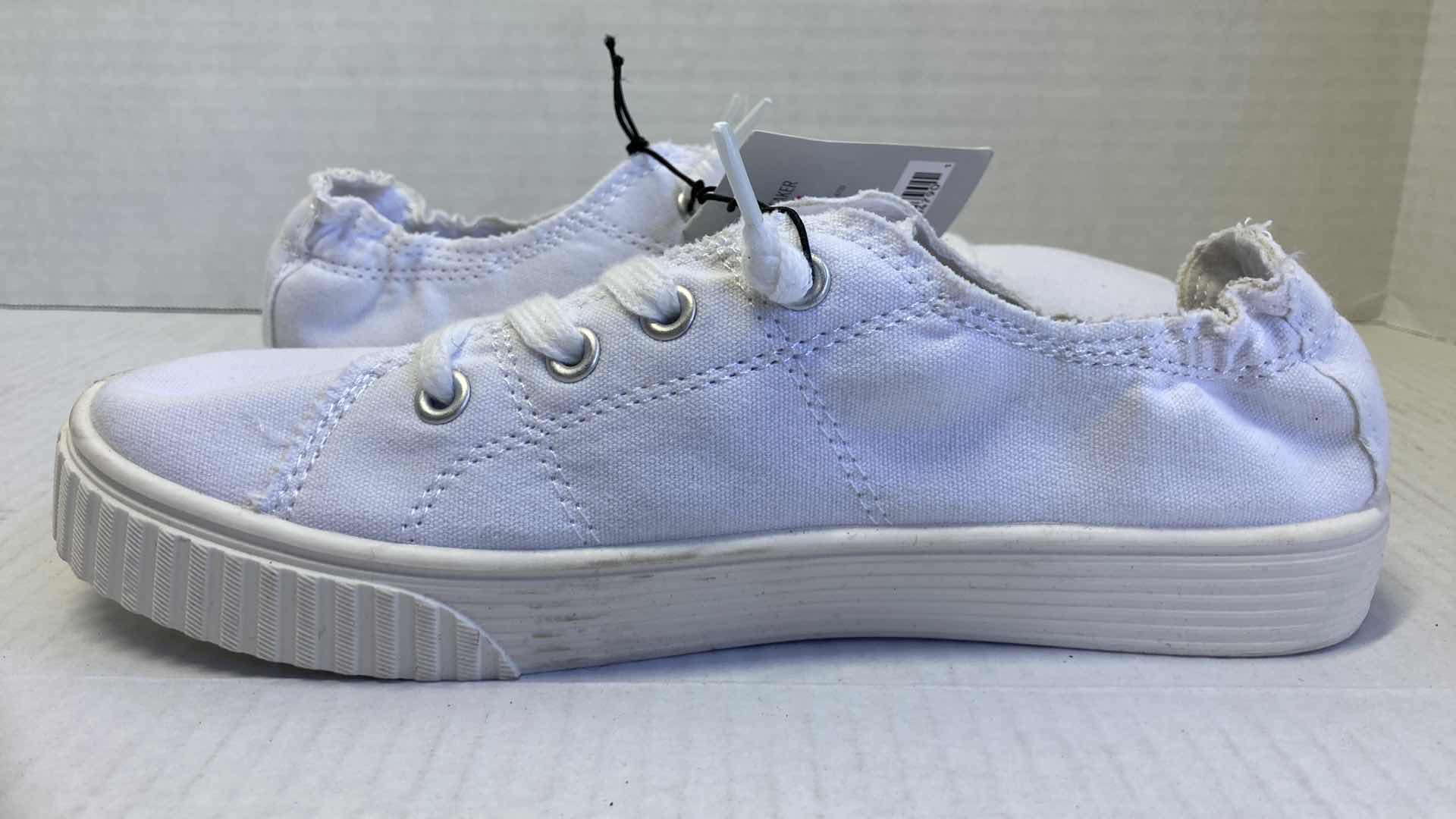 Photo 1 of NEW WEST LOOP SNEAKERS SHOES WOMENS SIZE 5-6 (2)