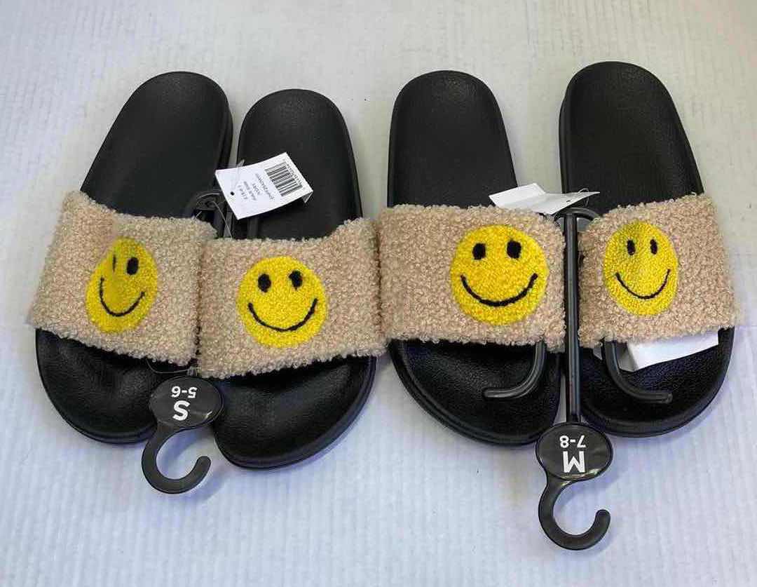 Photo 1 of NEW WEST LOOP SMILEY FACE SANDALS ADULT SIZE 5-9 (4)