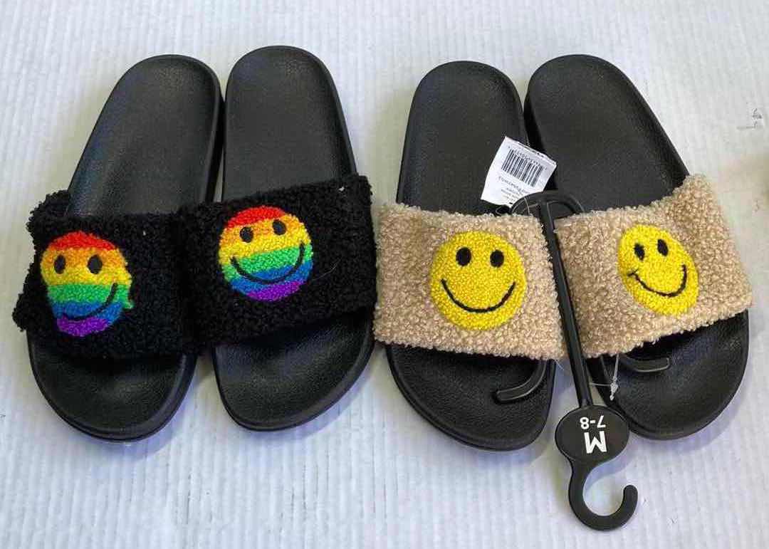 Photo 1 of NEW WEST LOOP SMILEY FACE SANDALS ADULT SIZE M 7-8 (4)