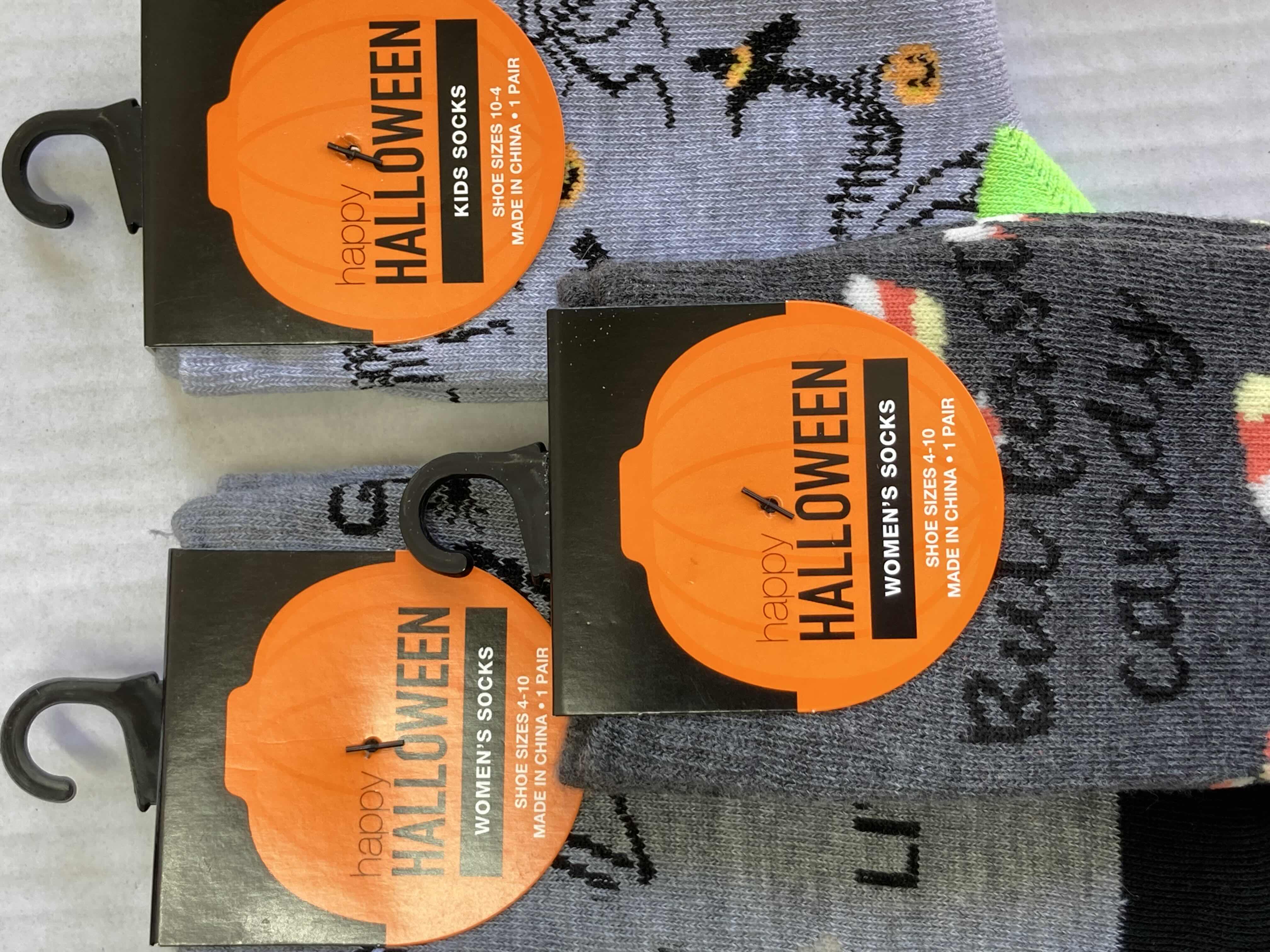 Photo 1 of NEW HAPPY HALLOWEEN SOCKS (23)