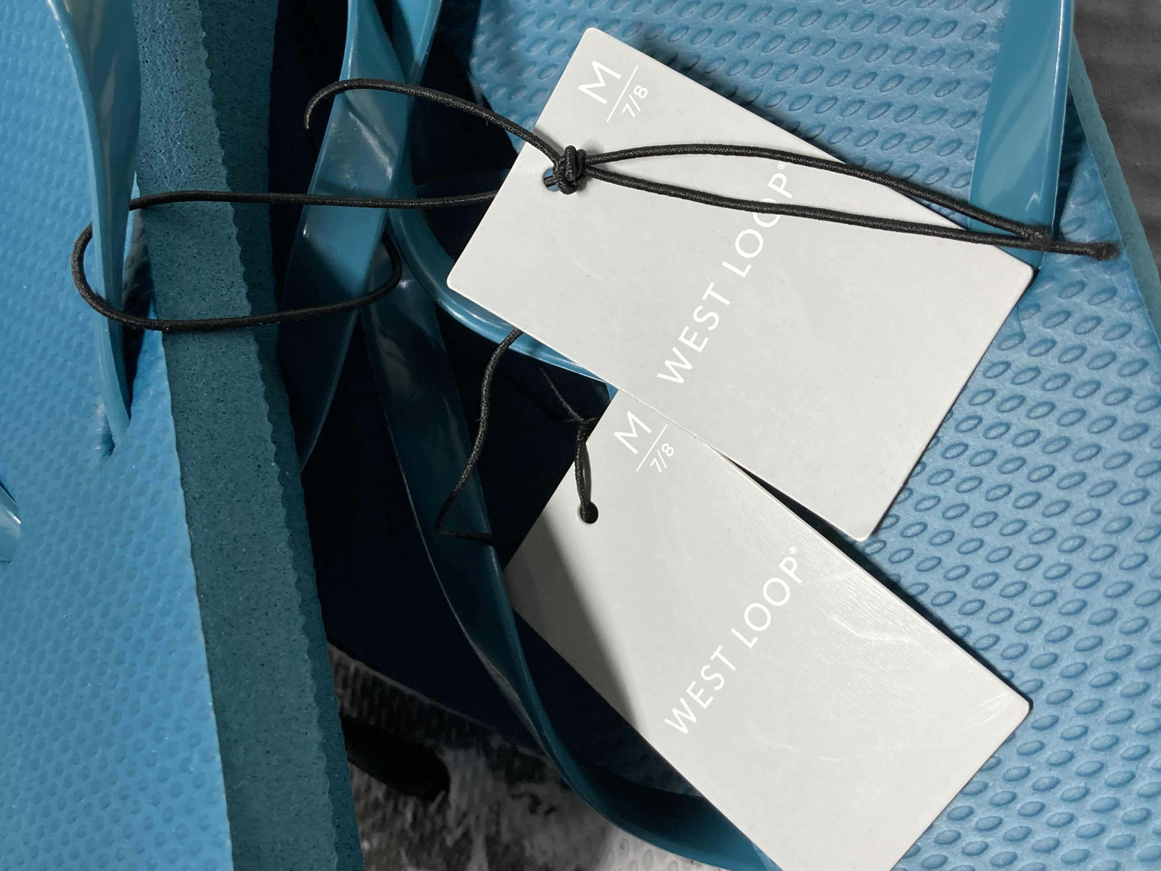 Photo 1 of NEW WEST LOOP VARIOUS COLORS SANDALS FLIP-FLOPS MENS 9-13 WOMENS SIZE 5-10 KIDS SIZE 13/1-5 (30)