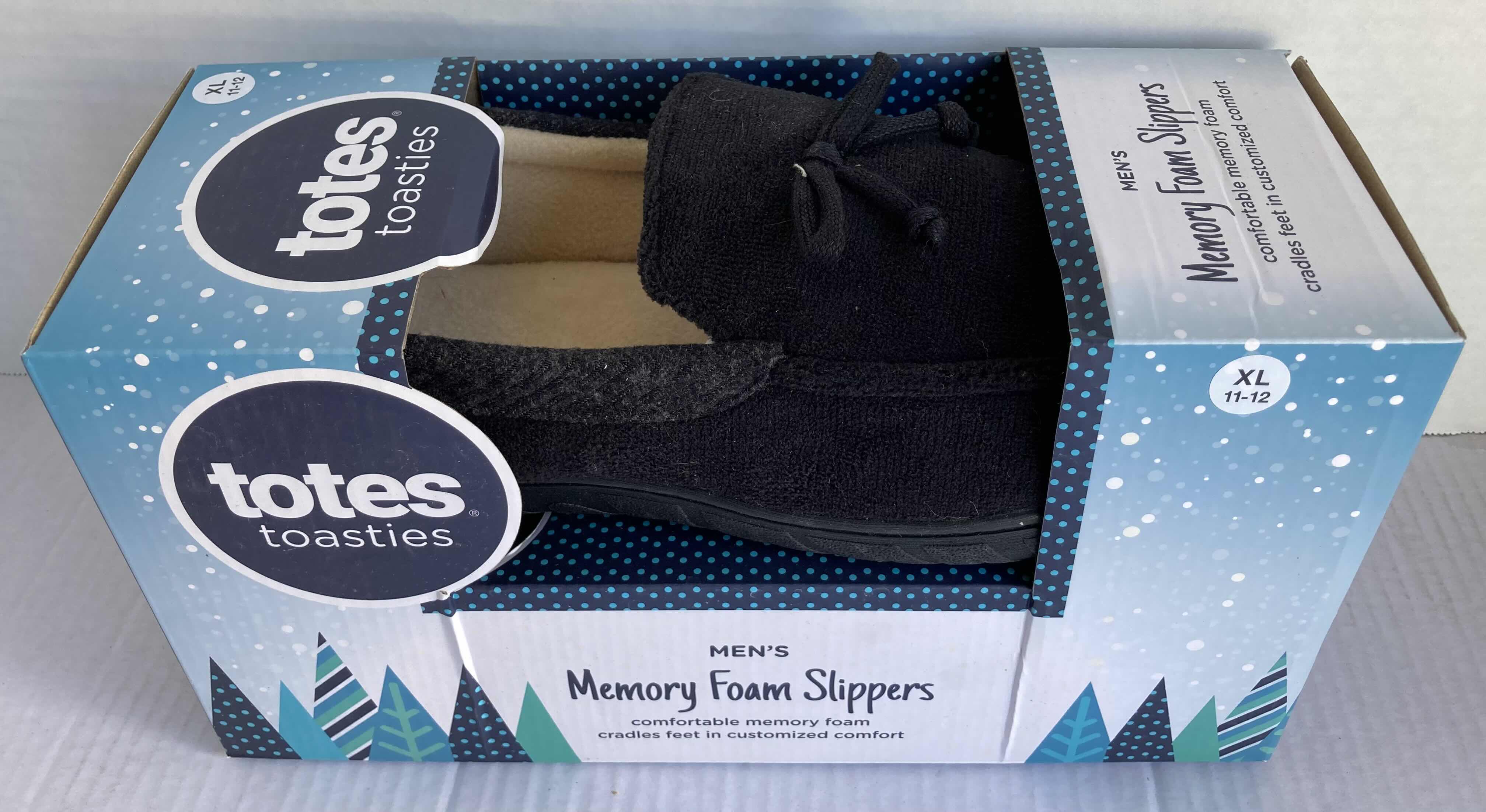 Photo 1 of NEW TOTES TOASTIES MEMORY FOAM SLIPPERS MENS SIZE XL 11-12 (2)