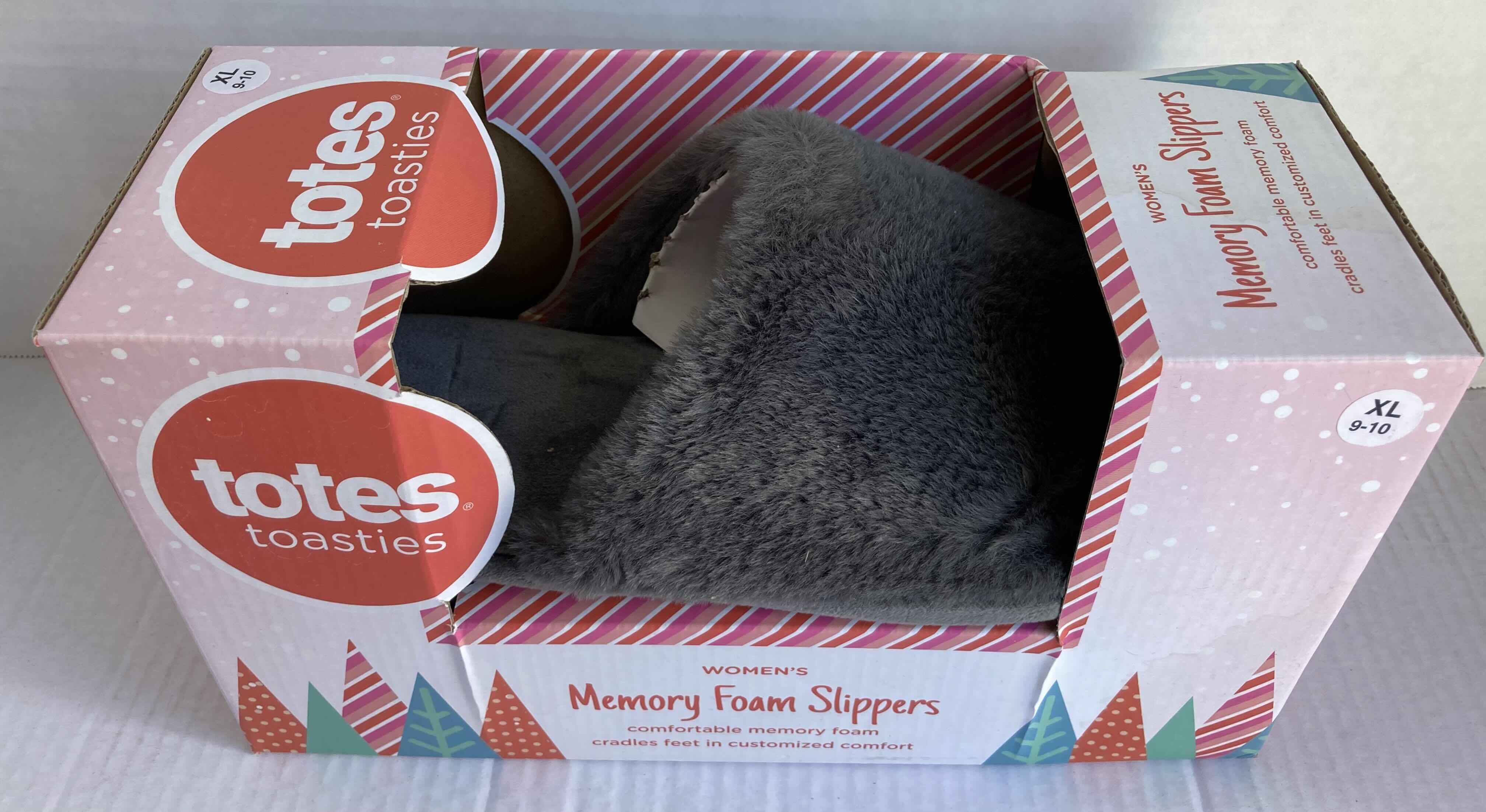 Photo 1 of NEW TOTES TOASTIES MEMORY FOAM SLIPPERS WOMENS SIZE XL 9-10 (2)