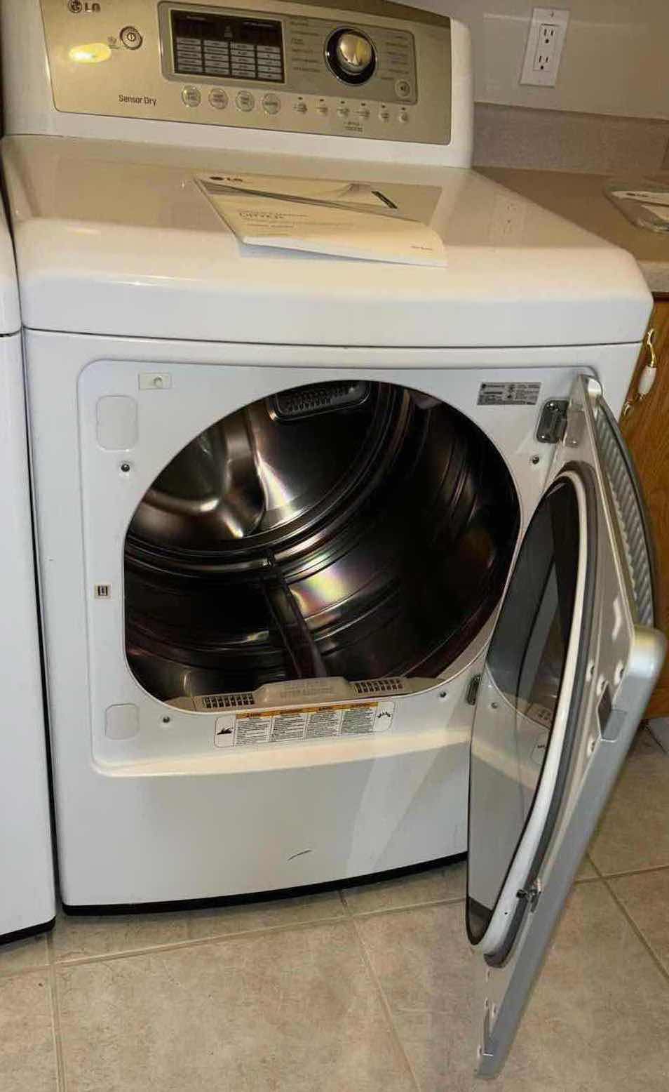 Photo 4 of LG 7.3 CU FT ULTRA LARGE CAPACITY DRYER W NEVERUS STEEL DRUM (MODEL DLG5002W)