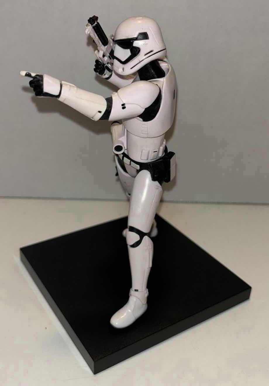 Photo 1 of DISPLAY MODEL ARTFX+ KOTOBUKIYA STAR WARS 1/10 SCALE FIRST ORDER SET OF 2 STORMTROOPERS W MAGNETIC PLATFORMS & 12 PCS EXTRA LEGS/ARMS/WEAPONS 