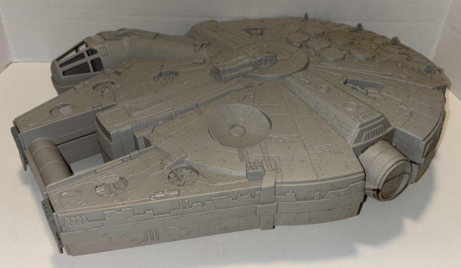 Photo 1 of STAR WARS 1997 MILLENNIUM FALCON ACTION FIGURE STORAGE CARRY CASE