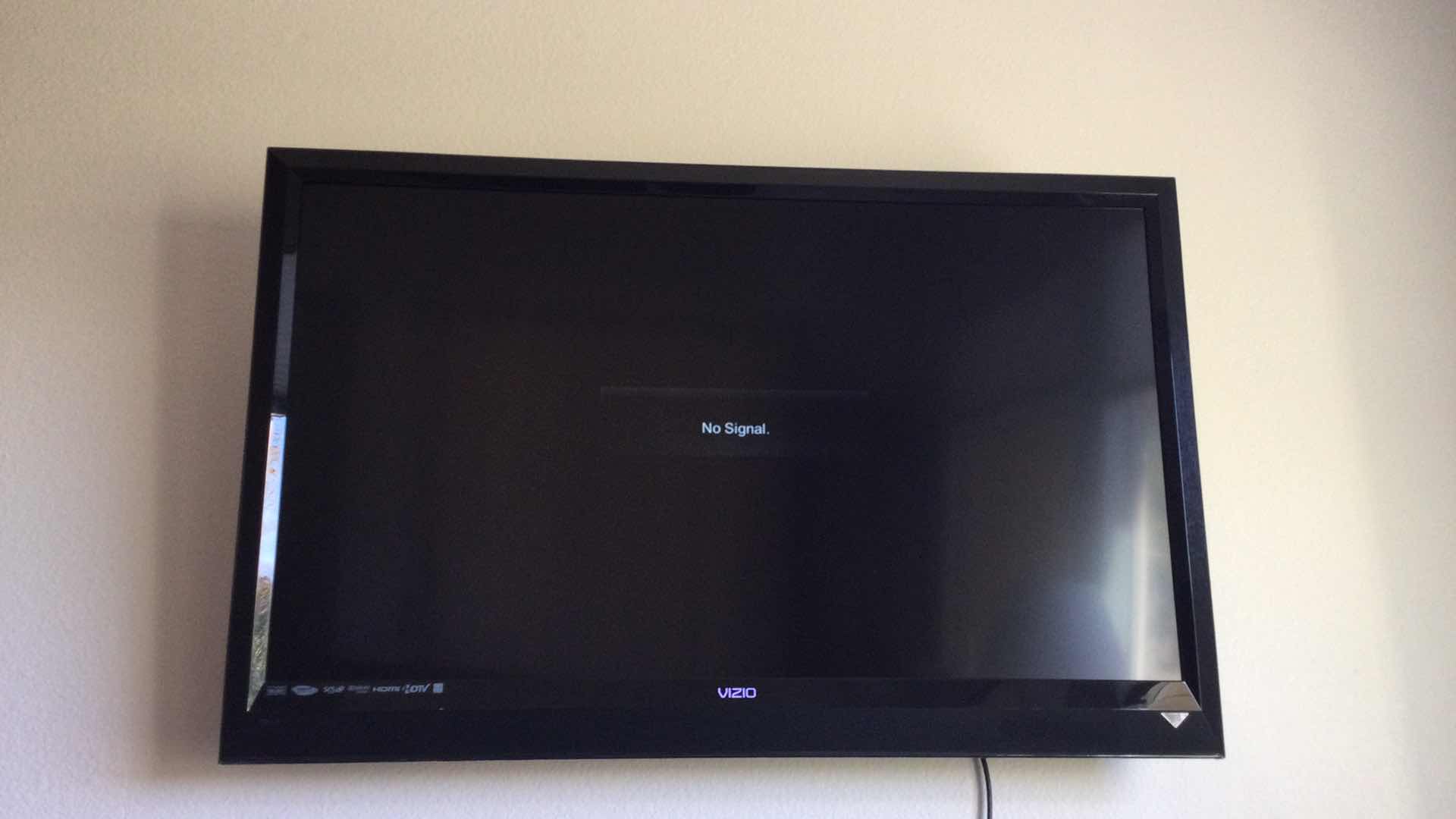 Photo 2 of VIZEO #E470VLE 47” HDMI/HD TV W/ TABLE MOUNT & SHAGHAI  FULL MOTION WALL MOUNT #EMW5306