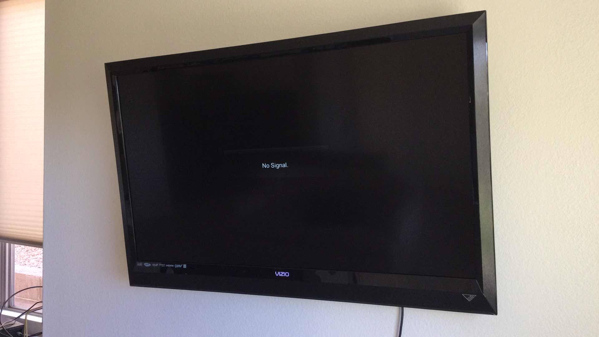 Photo 1 of VIZEO #E470VLE 47” HDMI/HD TV W/ TABLE MOUNT & SHAGHAI  FULL MOTION WALL MOUNT #EMW5306