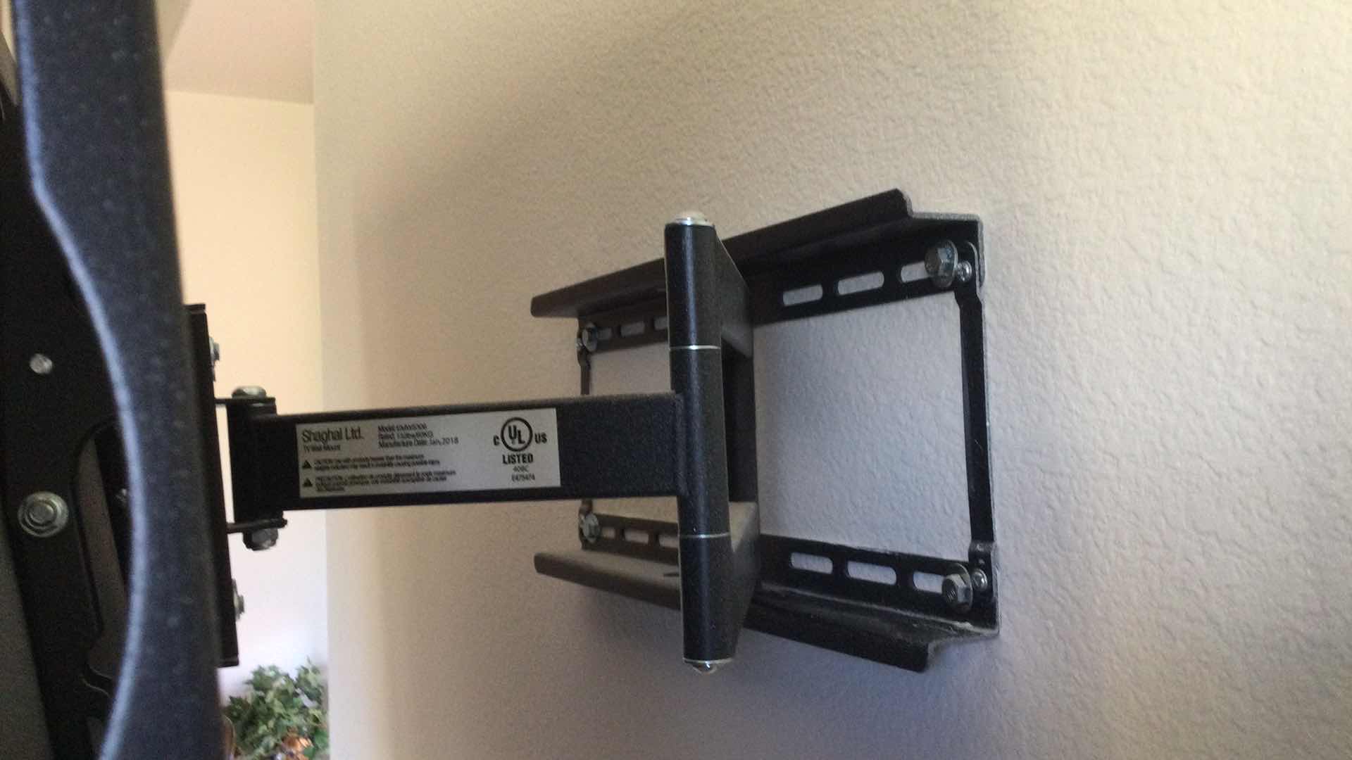 Photo 1 of VIZEO #E470VLE 47” HDMI/HD TV W/ TABLE MOUNT & SHAGHAI  FULL MOTION WALL MOUNT #EMW5306