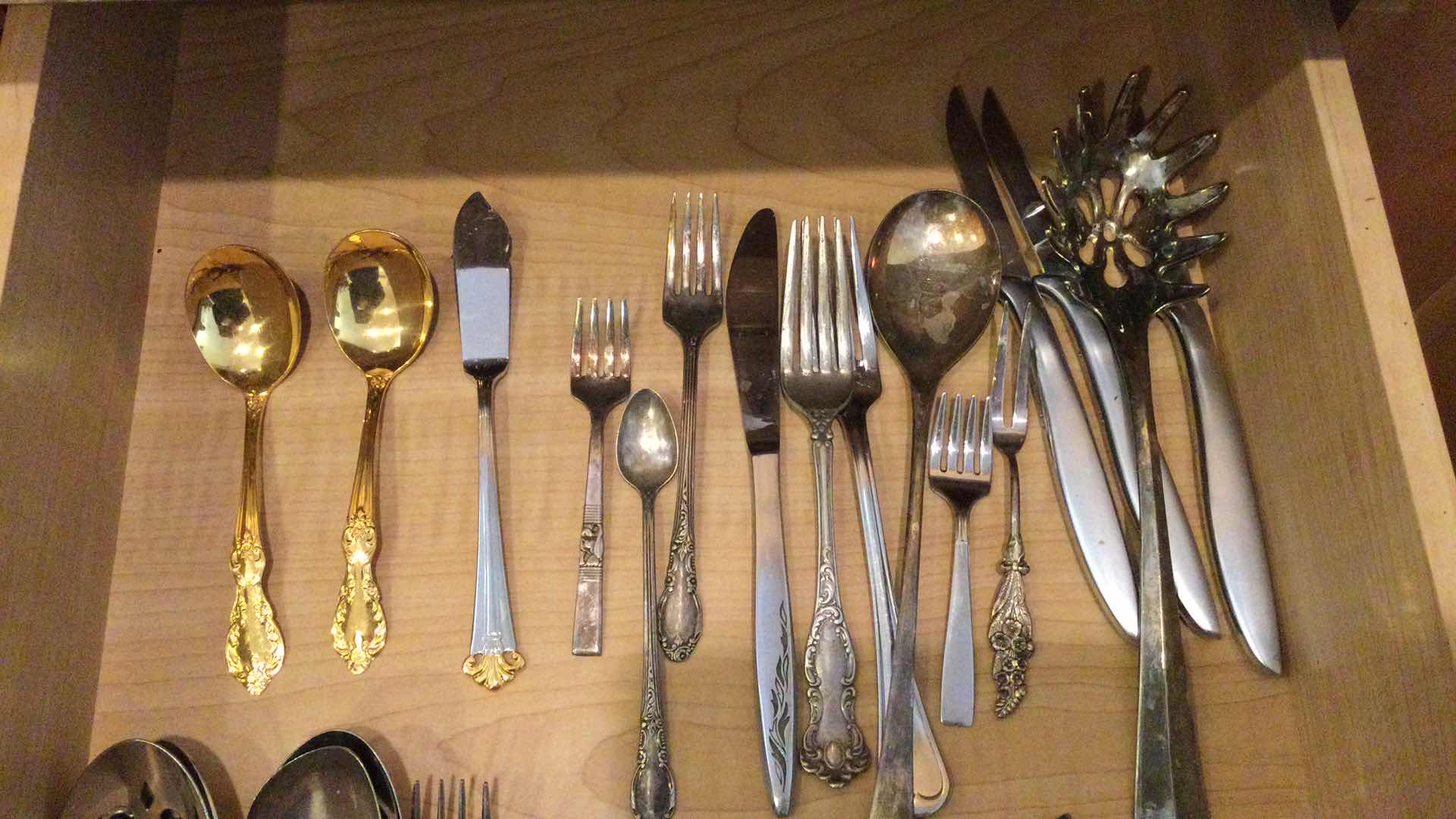 Photo 1 of CONTENTS IN KITCHEN DRAWER: ASSORTED FLATWARE W/ SERVING PIECES