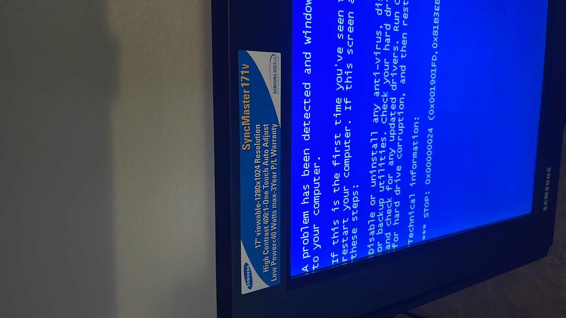 Photo 1 of HP DESKTOP TOWER W/17” SAMSUNG MONITOR (NO POWER CORD) AND MOUSE