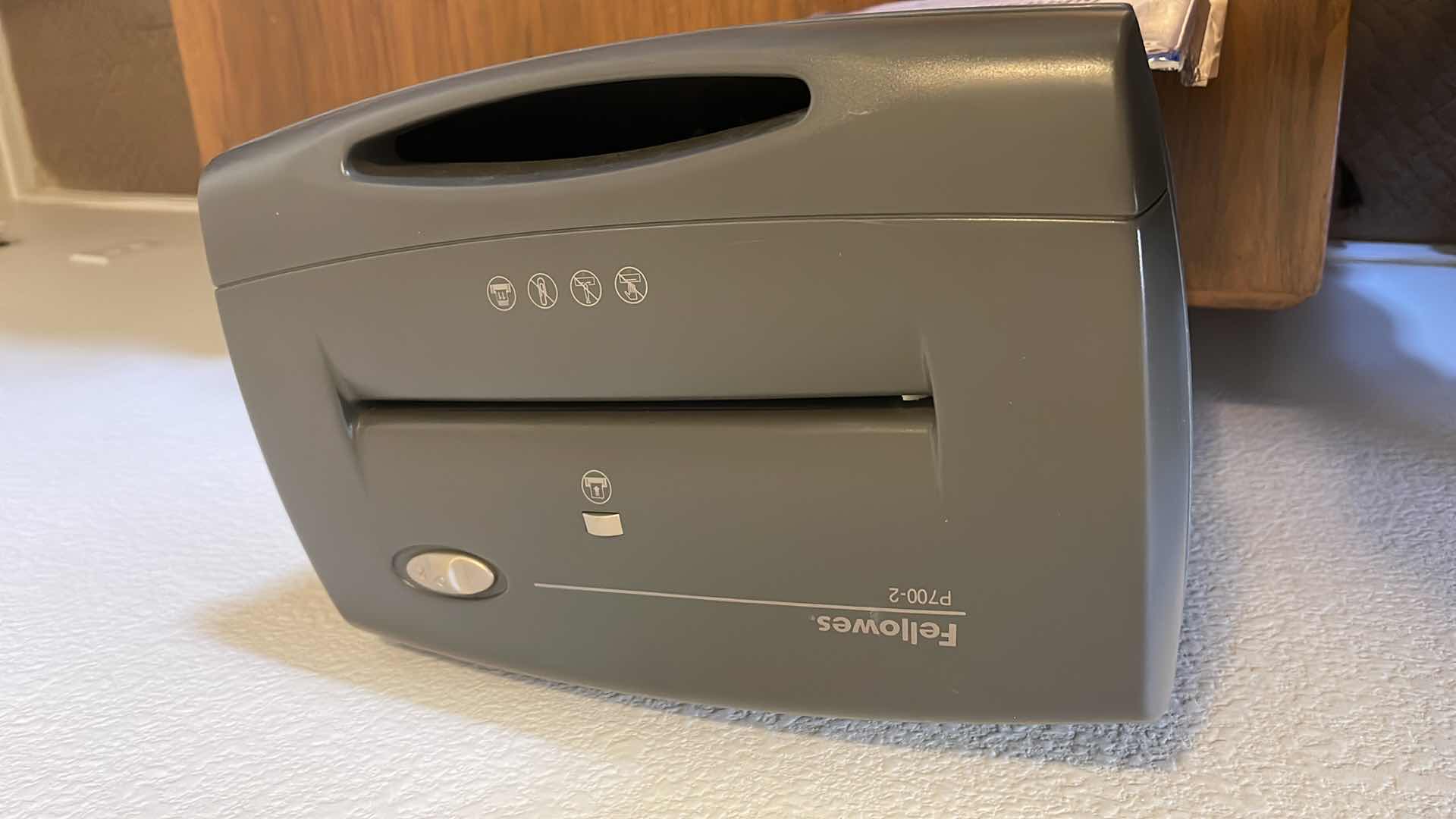 Photo 1 of FELLOWES P700-2 PAPER SHREDDER W/LUBRICANT SHEETS (TESTED)