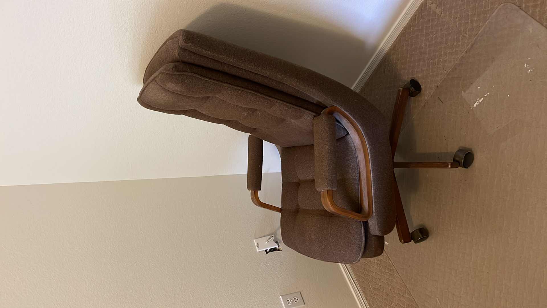 Photo 2 of FABRIC TUFTED ROLLING OFFICE CHAIR