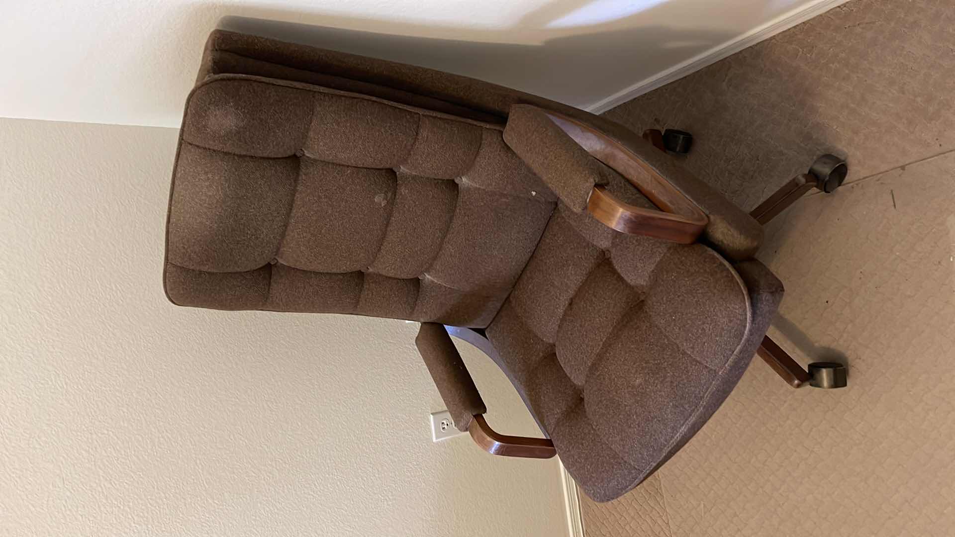 Photo 3 of FABRIC TUFTED ROLLING OFFICE CHAIR