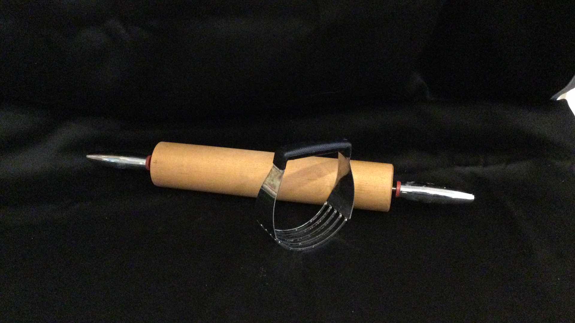 Photo 1 of SUNBEAM HAND MIXER W/ STAINLESS STEEL MIXING BOWLS & BAKING TOOLS