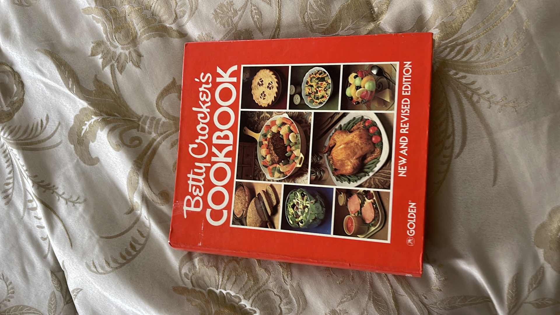 Photo 1 of COOKBOOK COLLECTION (VARIOUS TITLES AND AUTHORS)