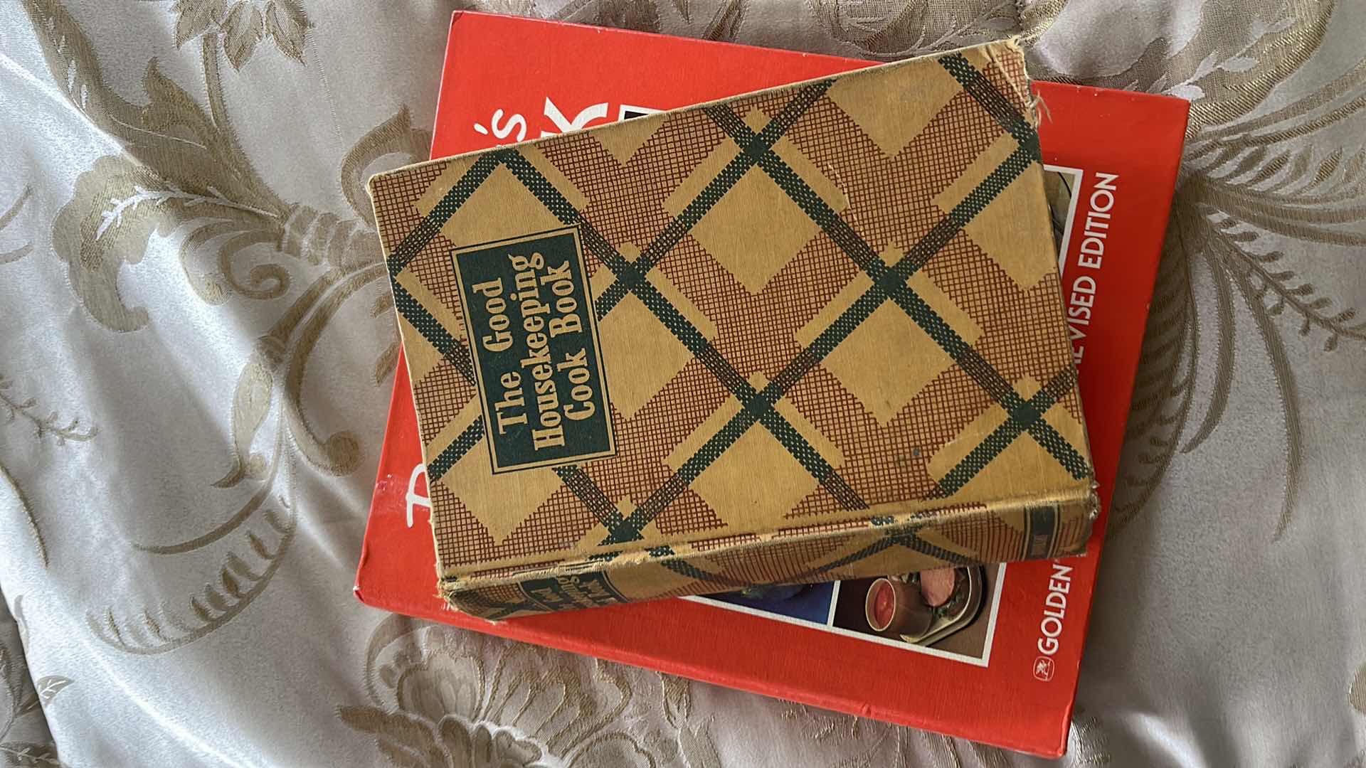 Photo 1 of COOKBOOK COLLECTION (VARIOUS TITLES AND AUTHORS)