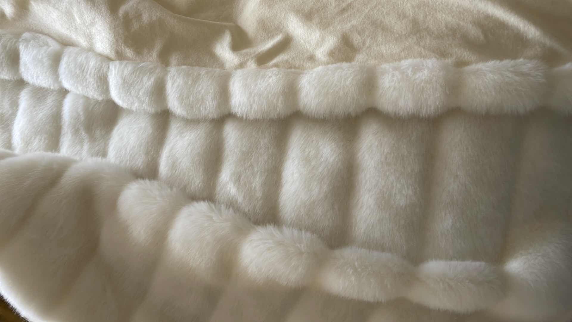 Photo 1 of FABULOUS FURS FAUX FUR THROW BLANKET