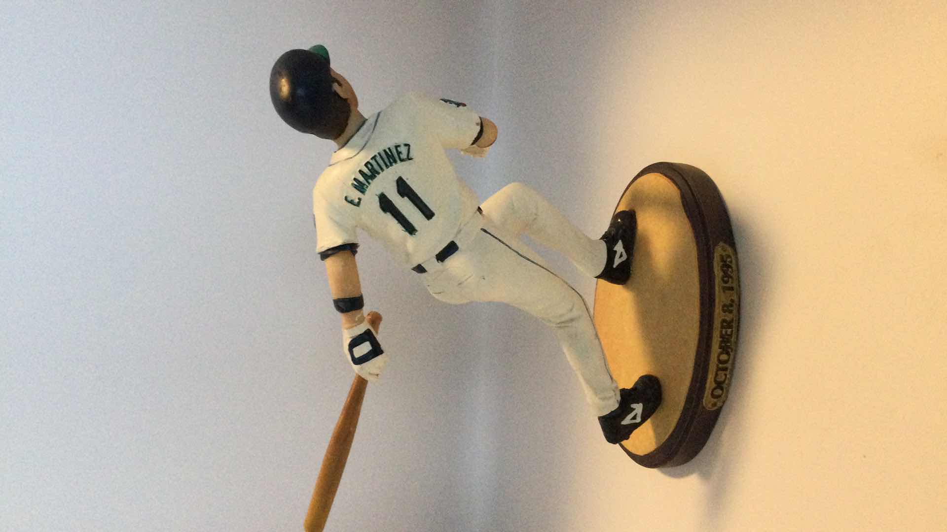 Photo 3 of EDGAR MARTÍNEZ COLLECTIBLE STATUE  “THE DOUBLE”