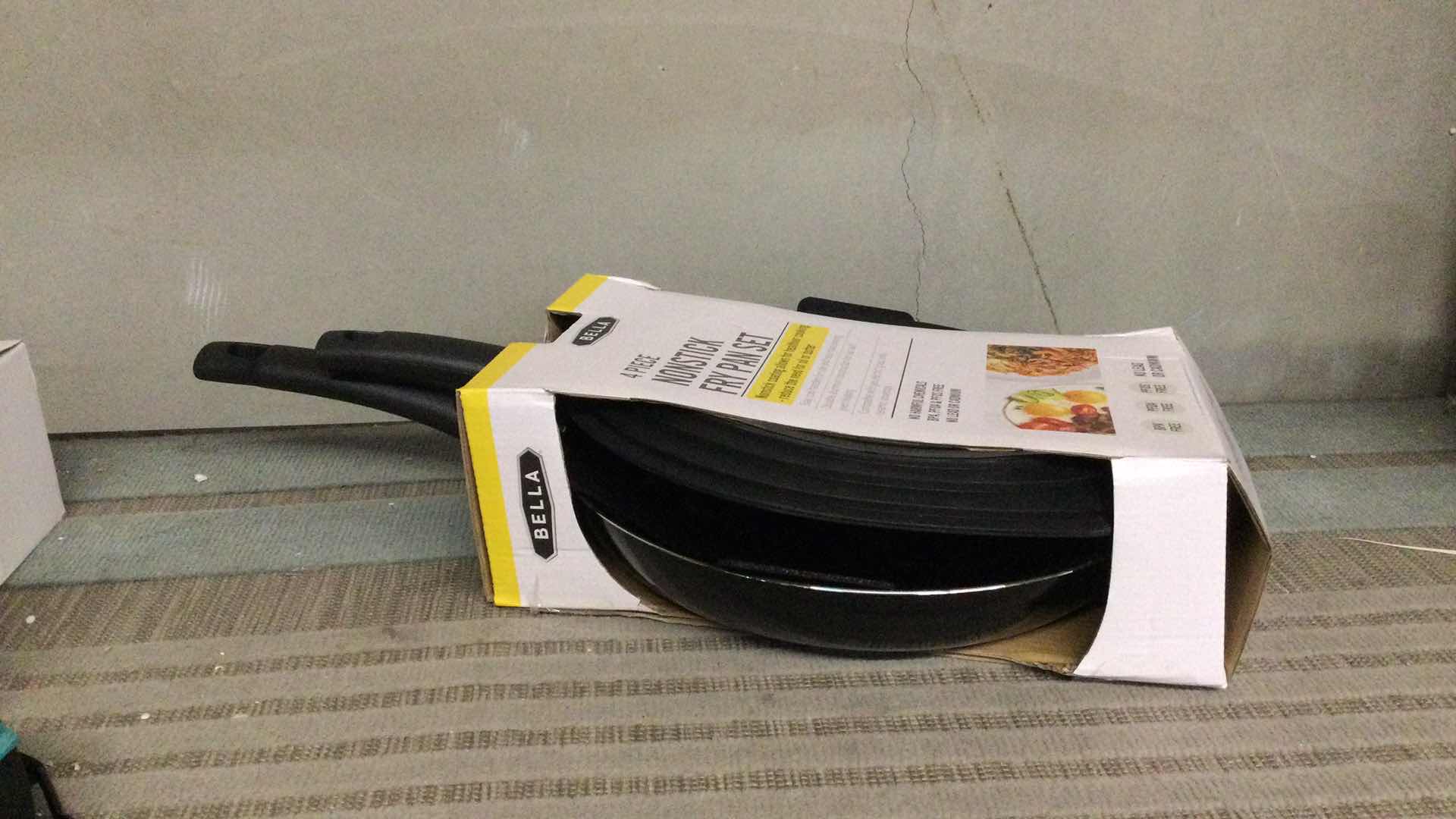 Photo 3 of NEW BELLA 4 PC NONSTICK FRY PAN SET