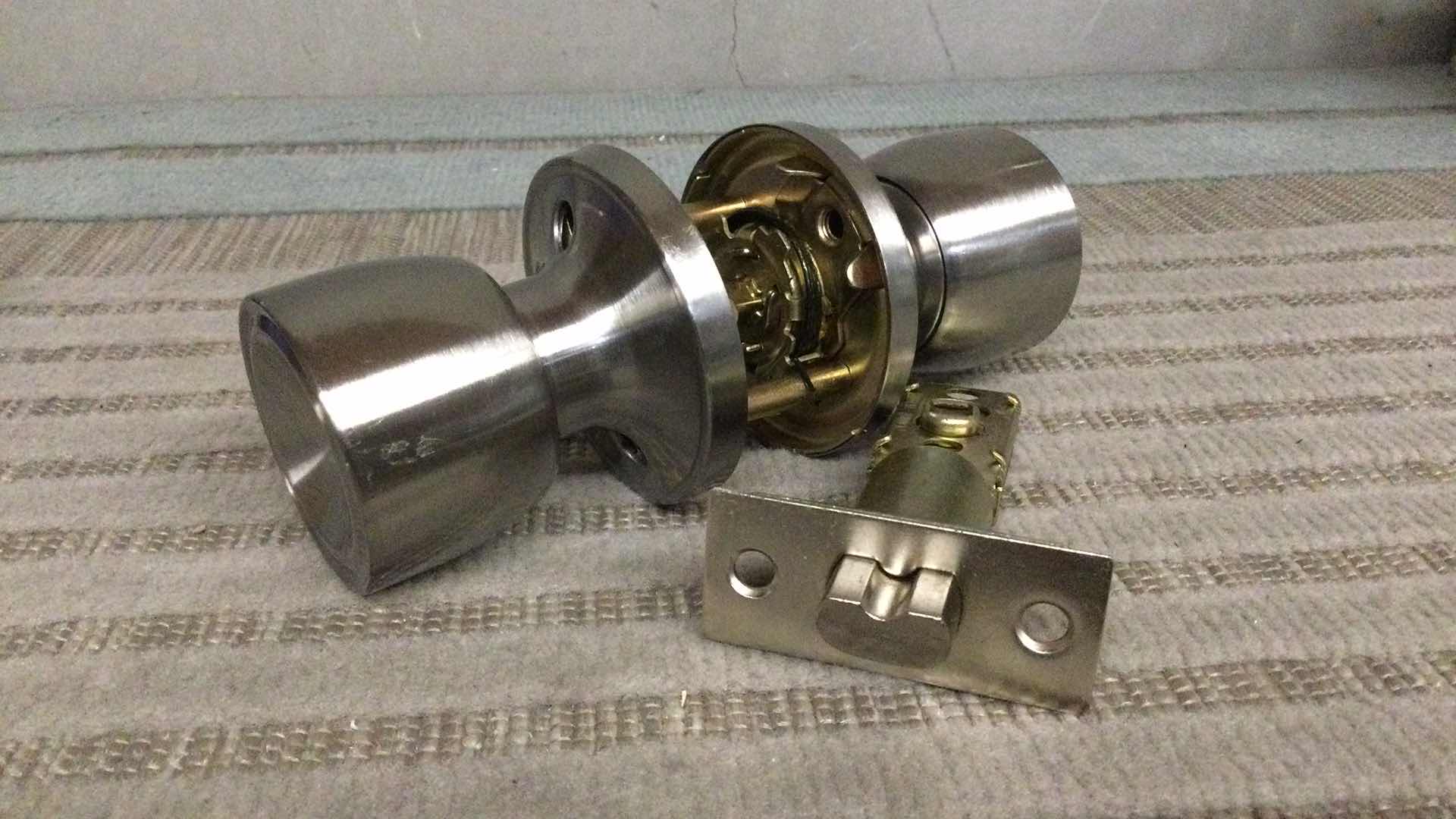 Photo 1 of NEW INTERIOR NON-LOCKING DOOR KNOB DL591SNPS BRUSHED NICKEL FINISH