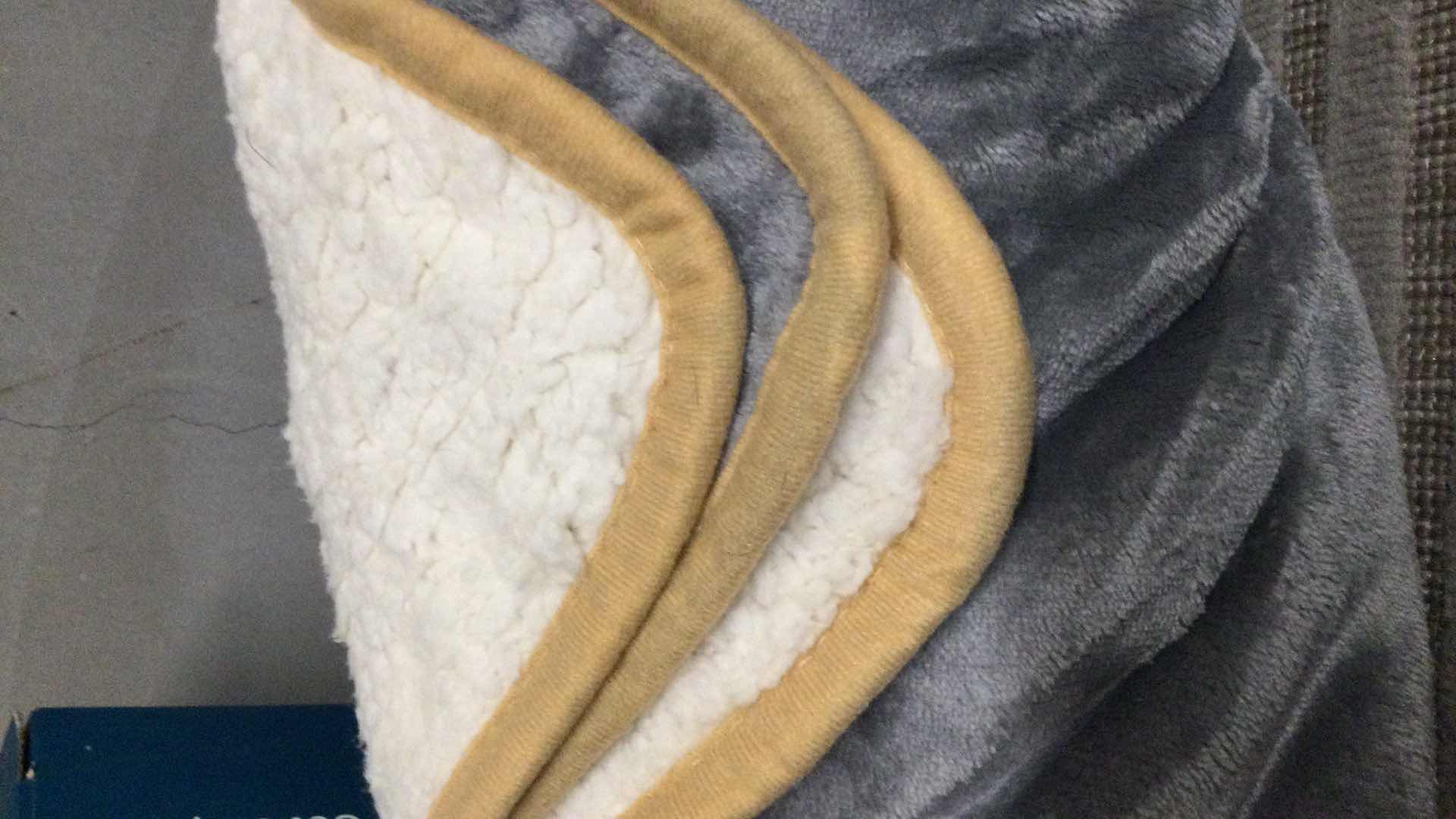 Photo 1 of BEDSURE GREY PLUSH PET BLANKET 40” X 50”