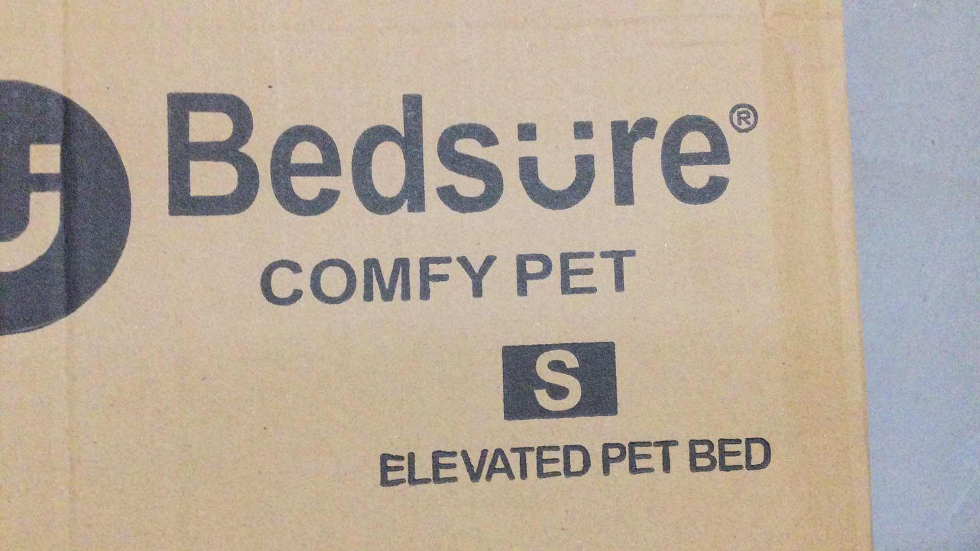Photo 1 of BEDSURE COMFY PET ELEVATED PET BED SIZE S