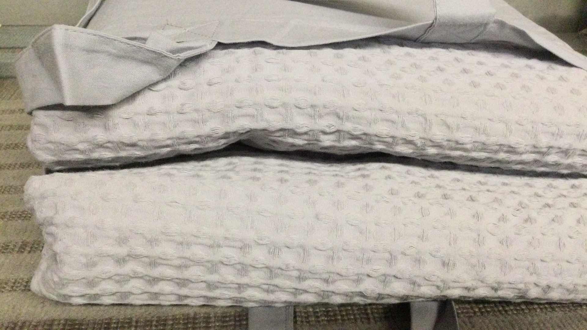 Photo 1 of BEDSURE COLLECTIONS  DUVET COVER SET FULL/QUEEN