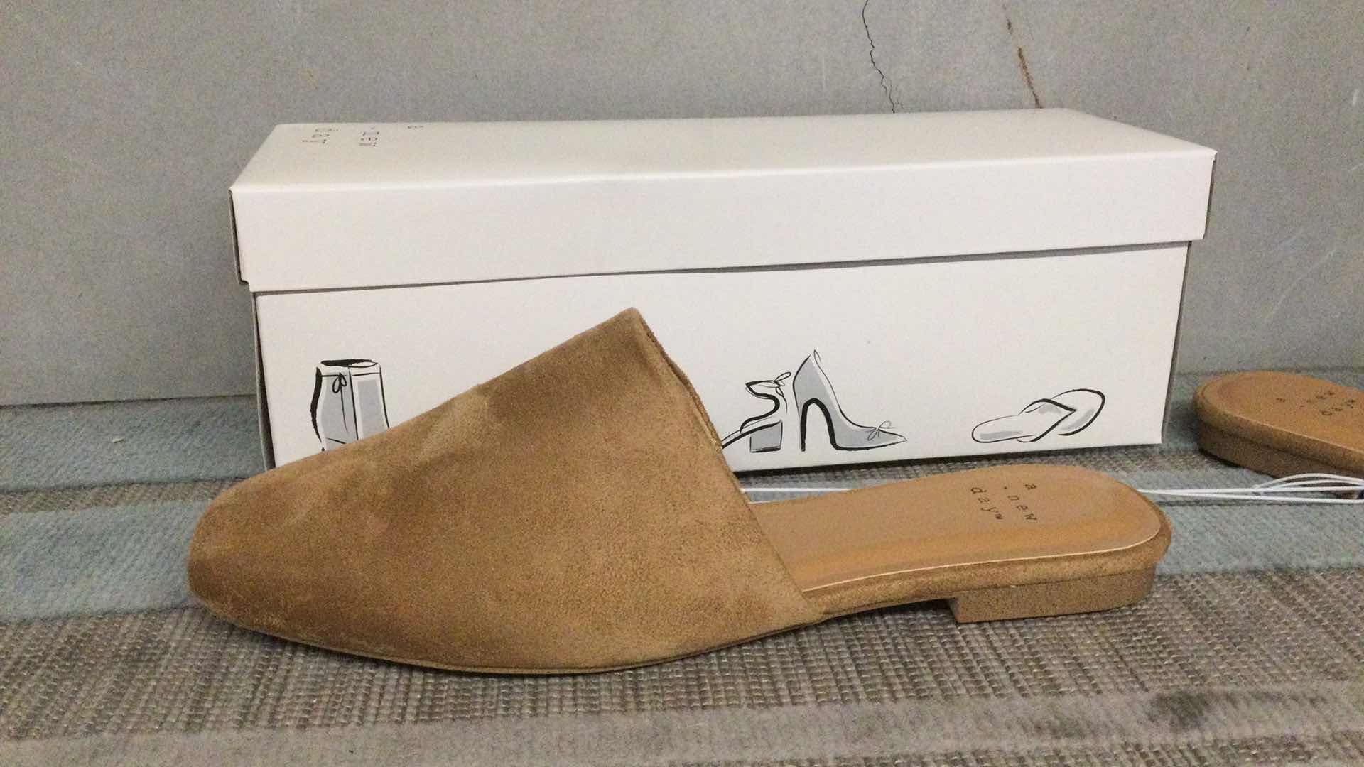 Photo 1 of A NEW DAY ADH85 THEA FLATS W/MEMORY FOAM LADIES SIZE: 8.5 TAN