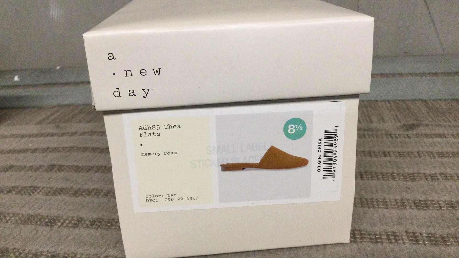 Photo 1 of A NEW DAY ADH85 THEA FLATS W/MEMORY FOAM LADIES SIZE: 8.5 TAN
