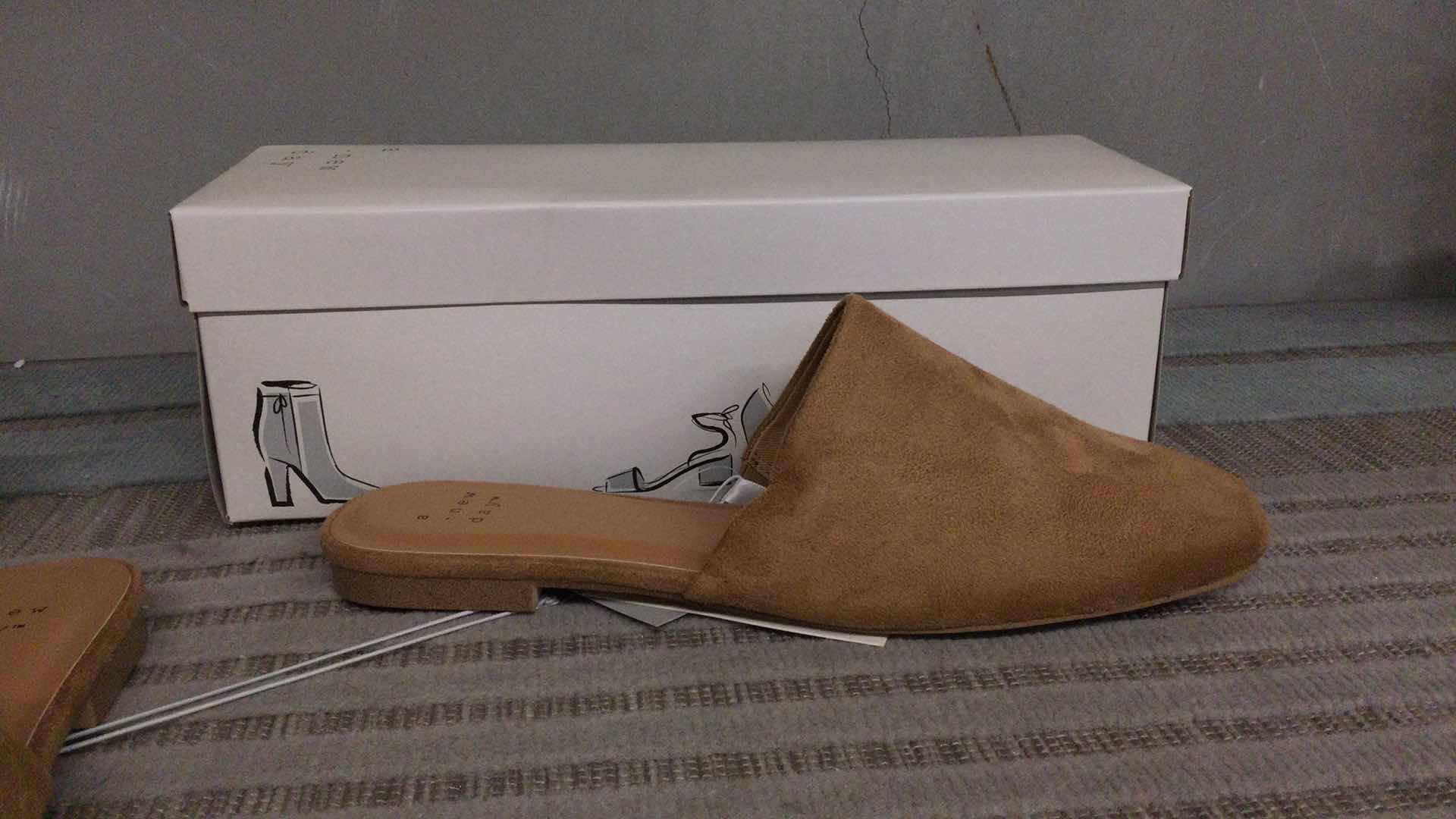 Photo 1 of A NEW DAY ADH85 THEA FLATS W/ MEMORY FOAM LADIES SIZE: 8.5 TAN
