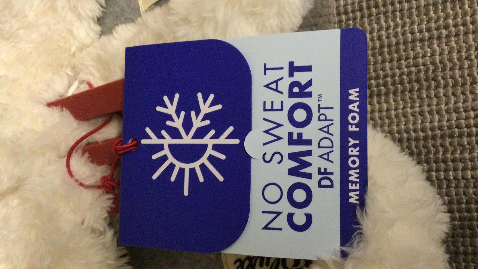 Photo 1 of NEW DLUX BY DEARFORMS MEMORY FOAM SLIPPERS LADIES SIZE M 7/8 OATMEAL 2-PAIR