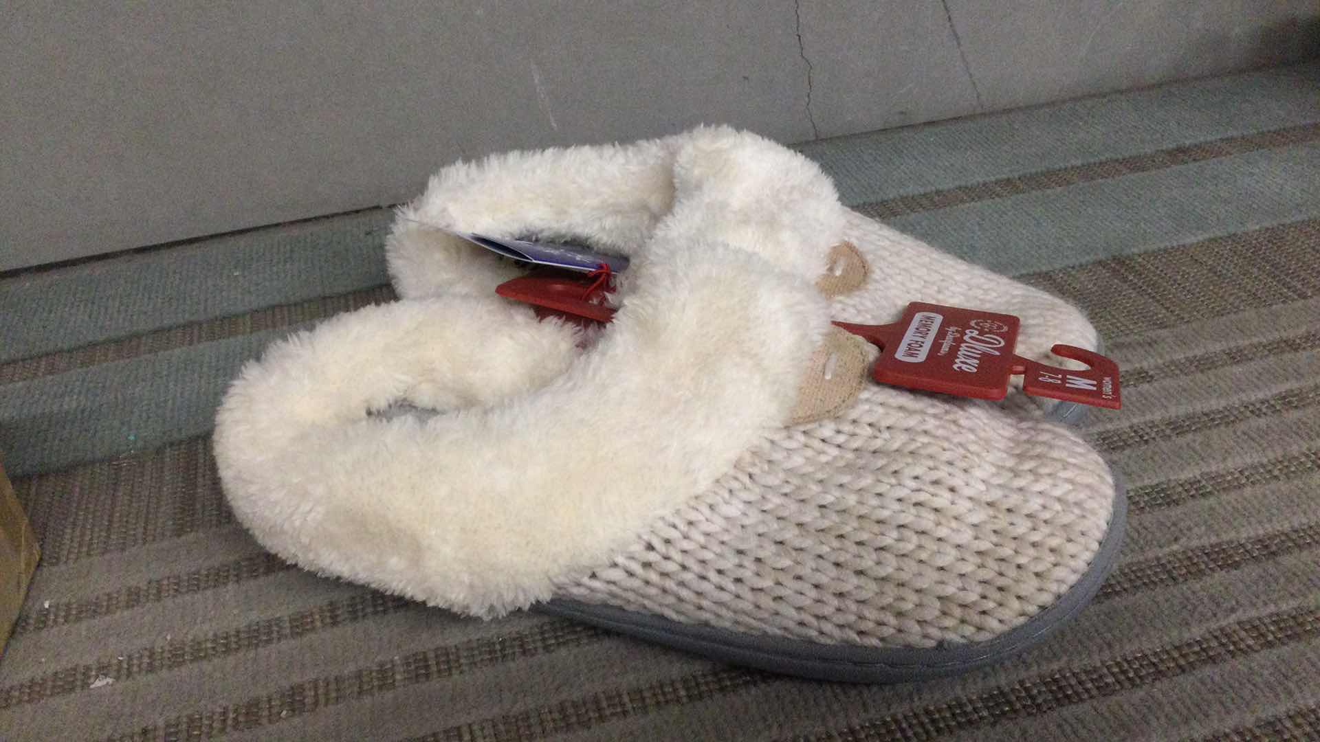 Photo 1 of NEW DLUX BY DEARFORMS MEMORY FOAM SLIPPERS LADIES SIZE: M 7/8 OATMEAL 2-PAIR