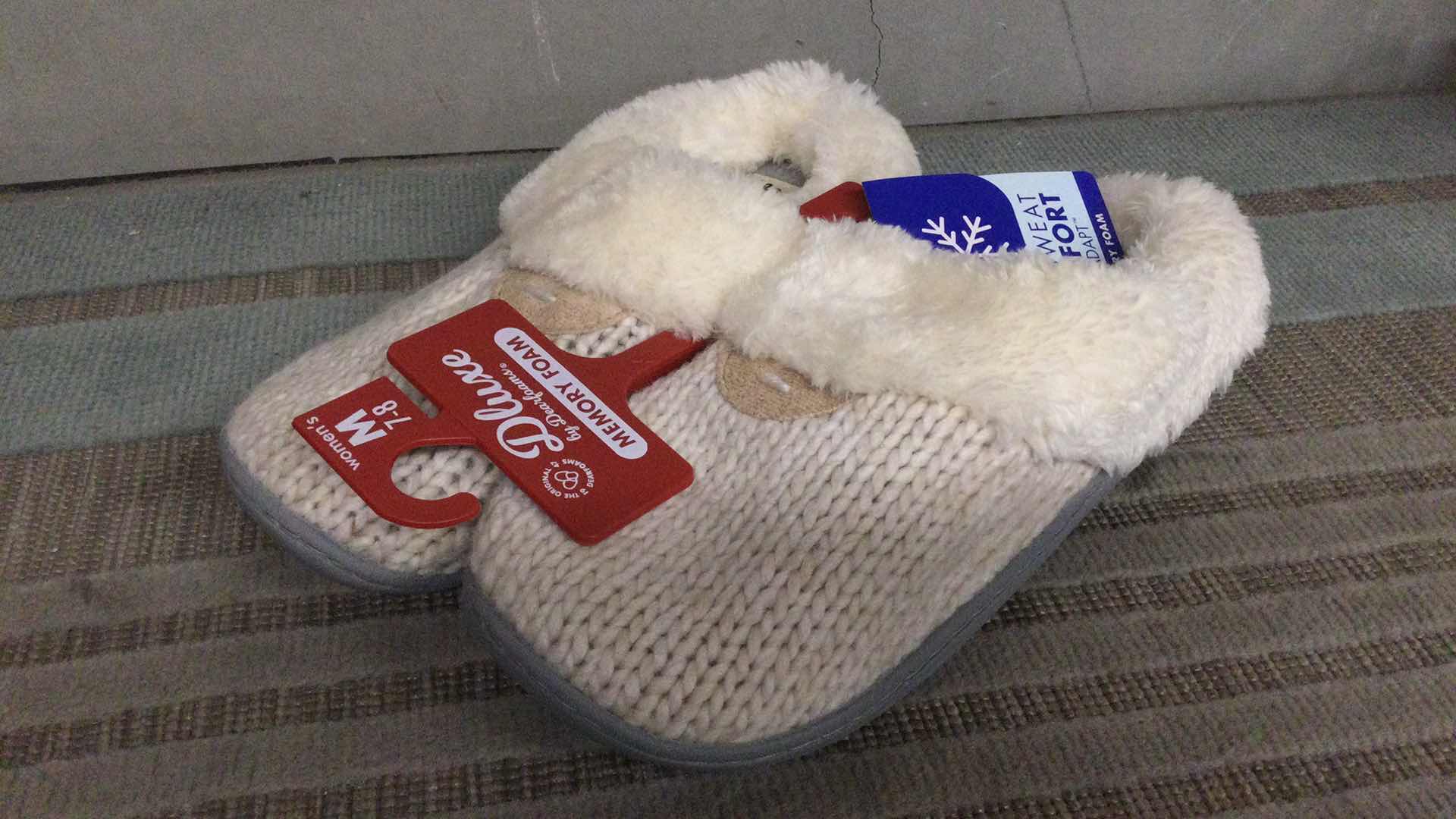 Photo 2 of NEW DLUX BY DEARFORMS MEMORY FOAM SLIPPERS LADIES SIZE: M 7/8 2-PAIR