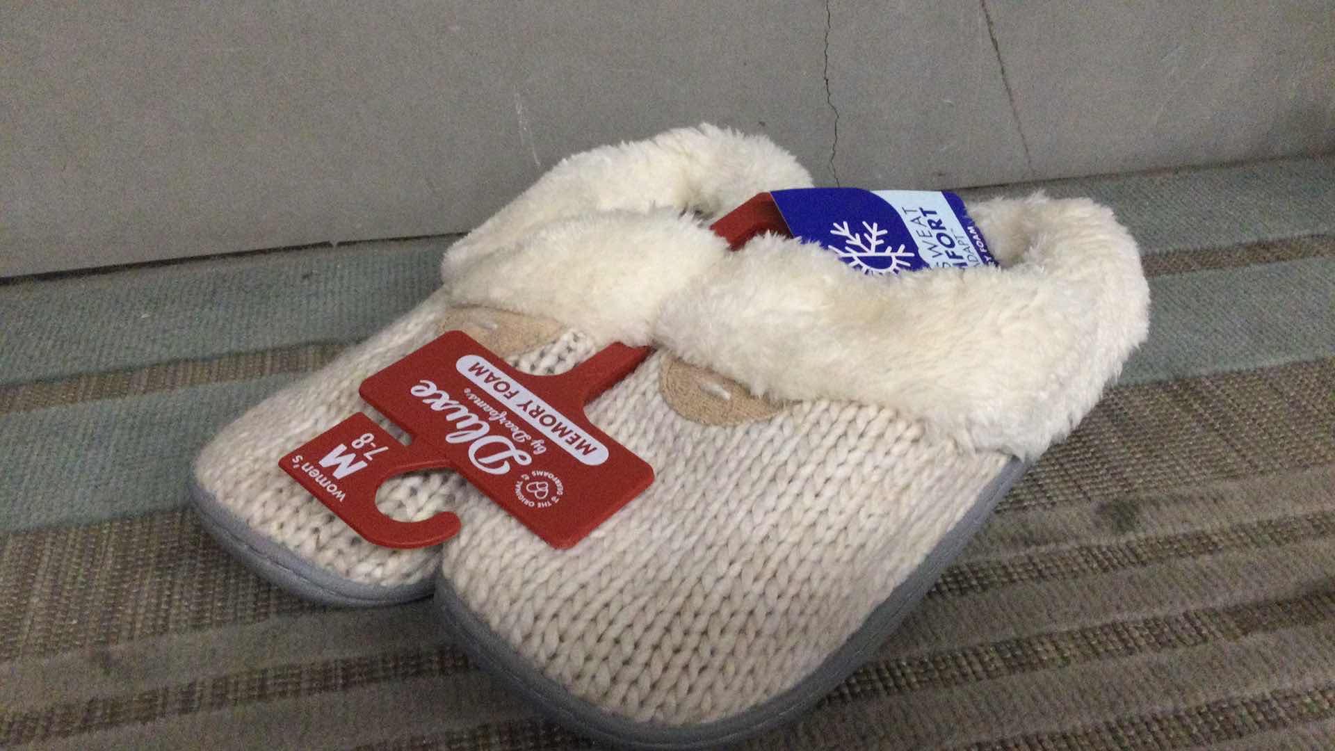 Photo 1 of NEW DLUXE BY DEARFORMS MEMORY FOAM SLIPPERS LADIES SIZE: M 7/8 OATMEAL 2-PAIR